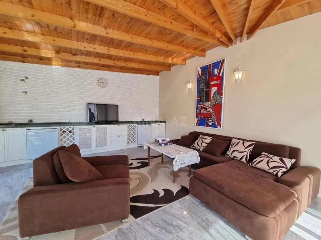 Satılır 8 otaqlı həyət evi 500 m²