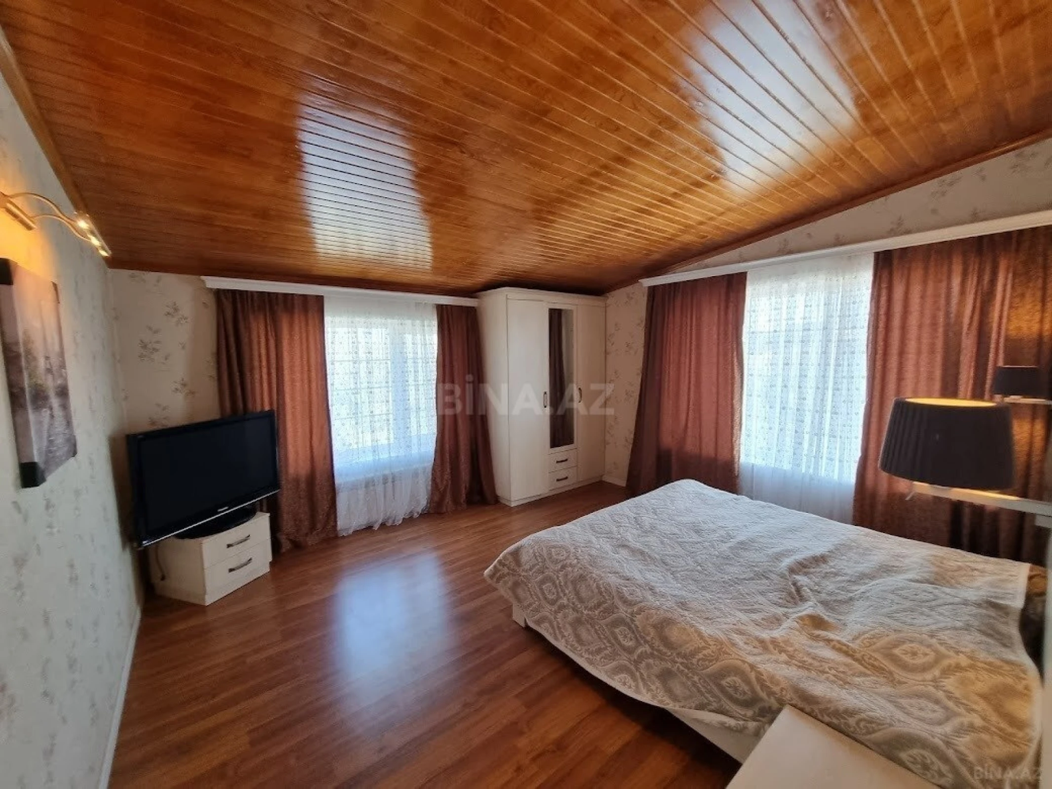 Satılır 8 otaqlı həyət evi 500 m²