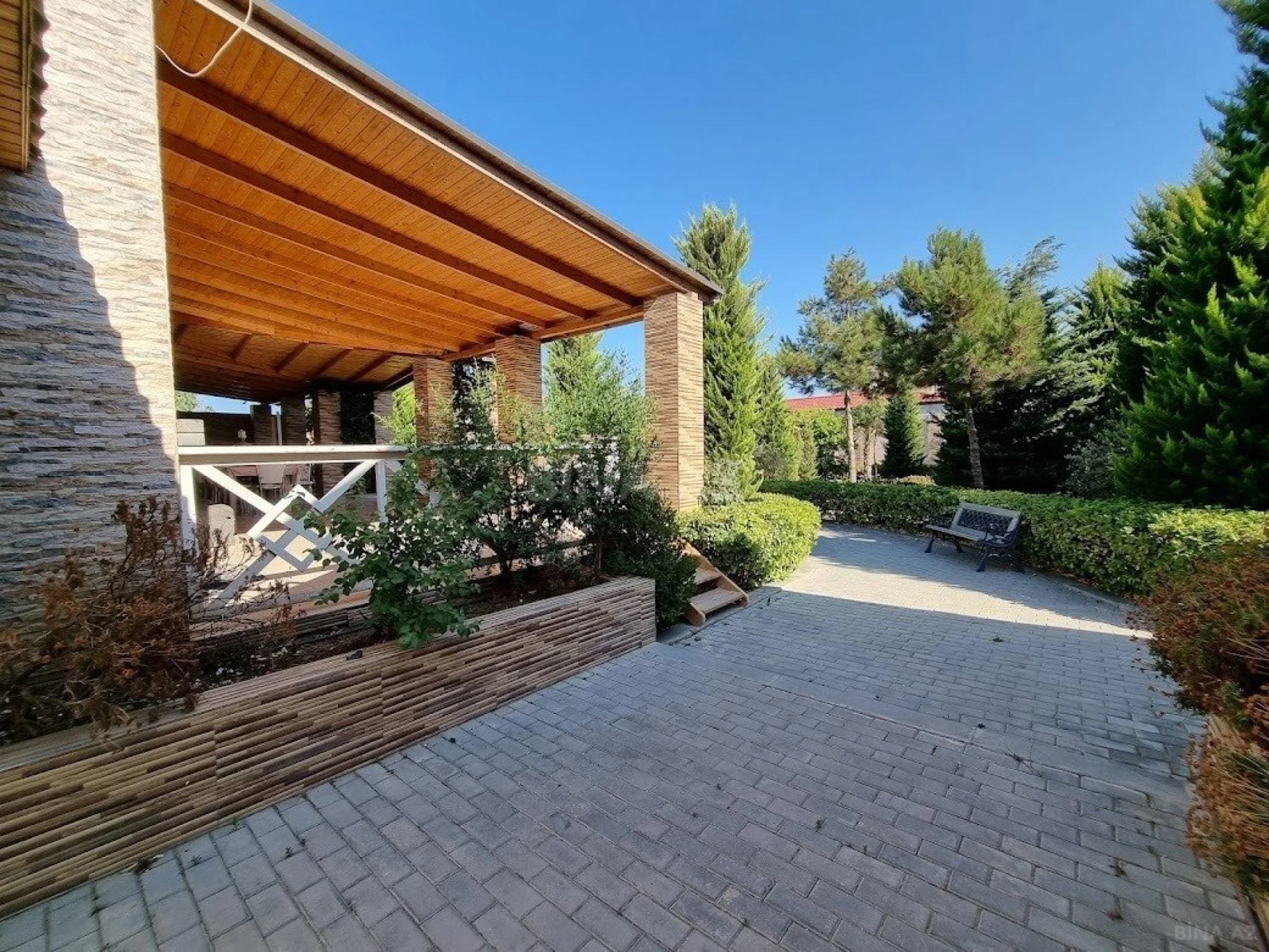 Satılır 8 otaqlı həyət evi 500 m²