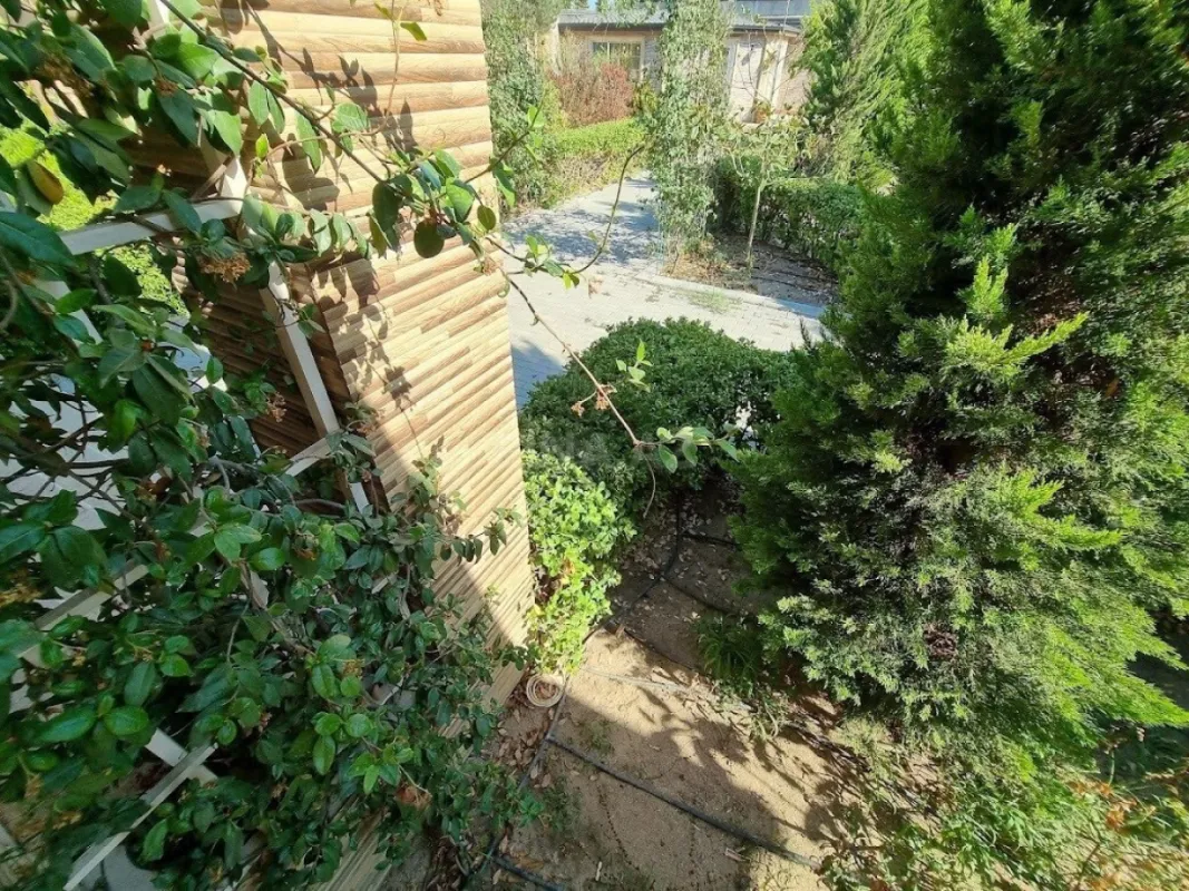 Satılır 8 otaqlı həyət evi 500 m²