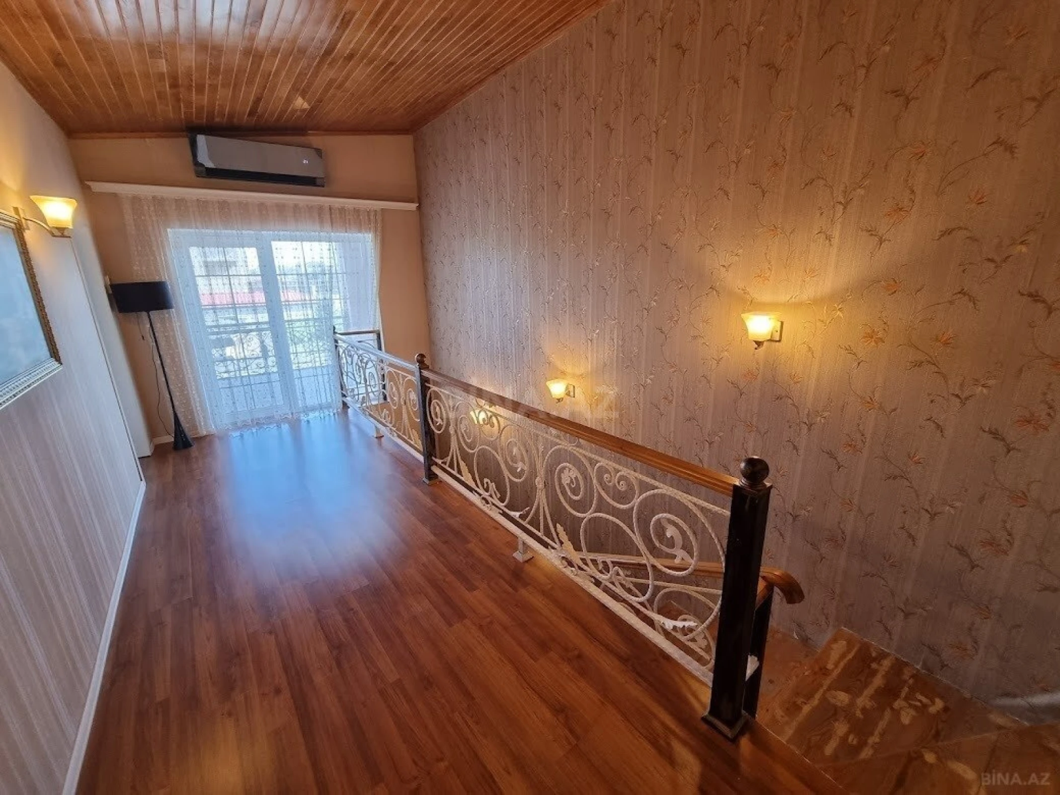 Satılır 8 otaqlı həyət evi 500 m²