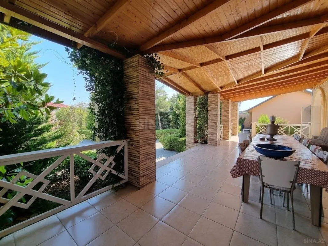 Satılır 8 otaqlı həyət evi 500 m²