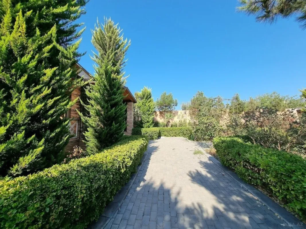 Satılır 8 otaqlı həyət evi 500 m²