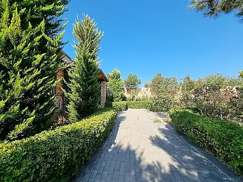 Satılır 8 otaqlı həyət evi 500 m²