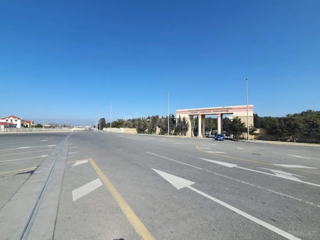 Satılır 8 otaqlı həyət evi 500 m²