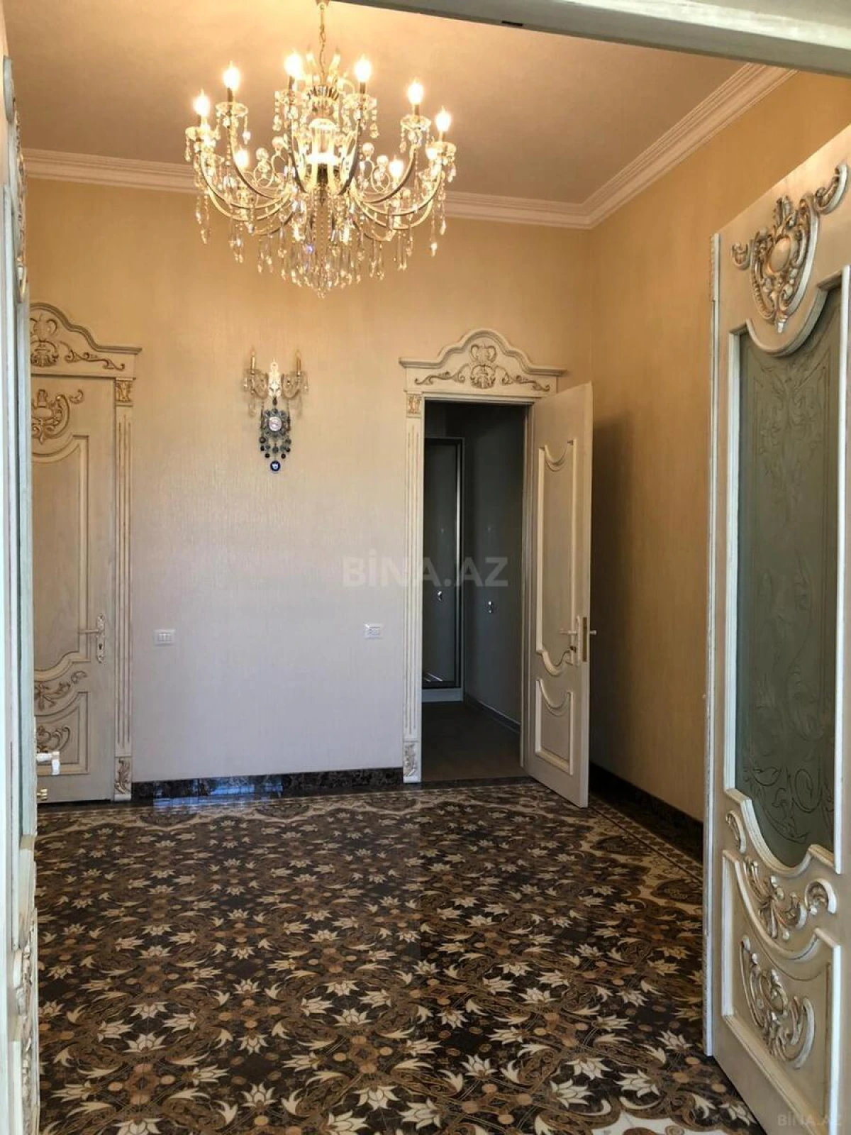 Kirayə verilir 8 otaqlı həyət evi 480 m²