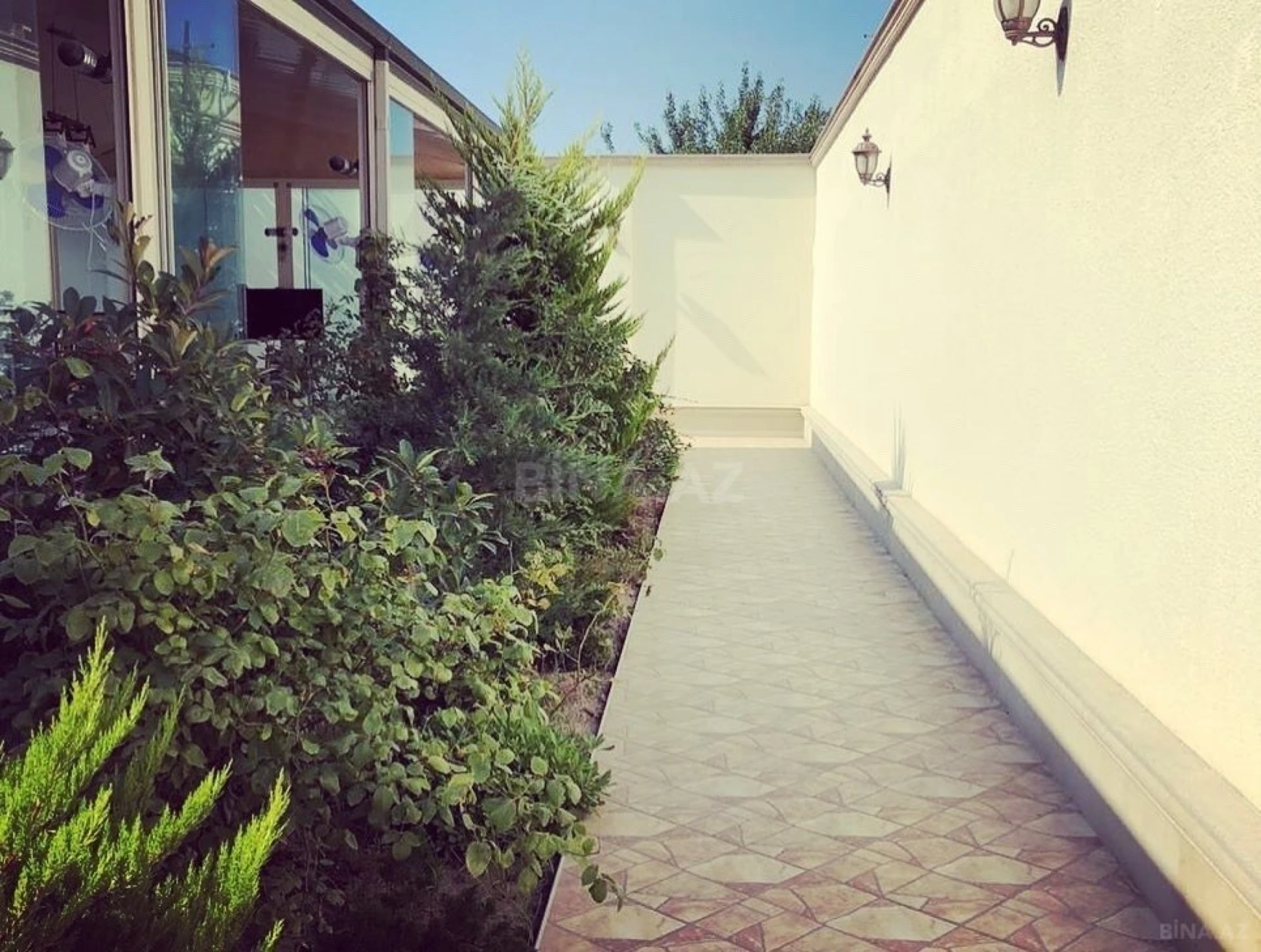 Kirayə verilir 8 otaqlı həyət evi 480 m²