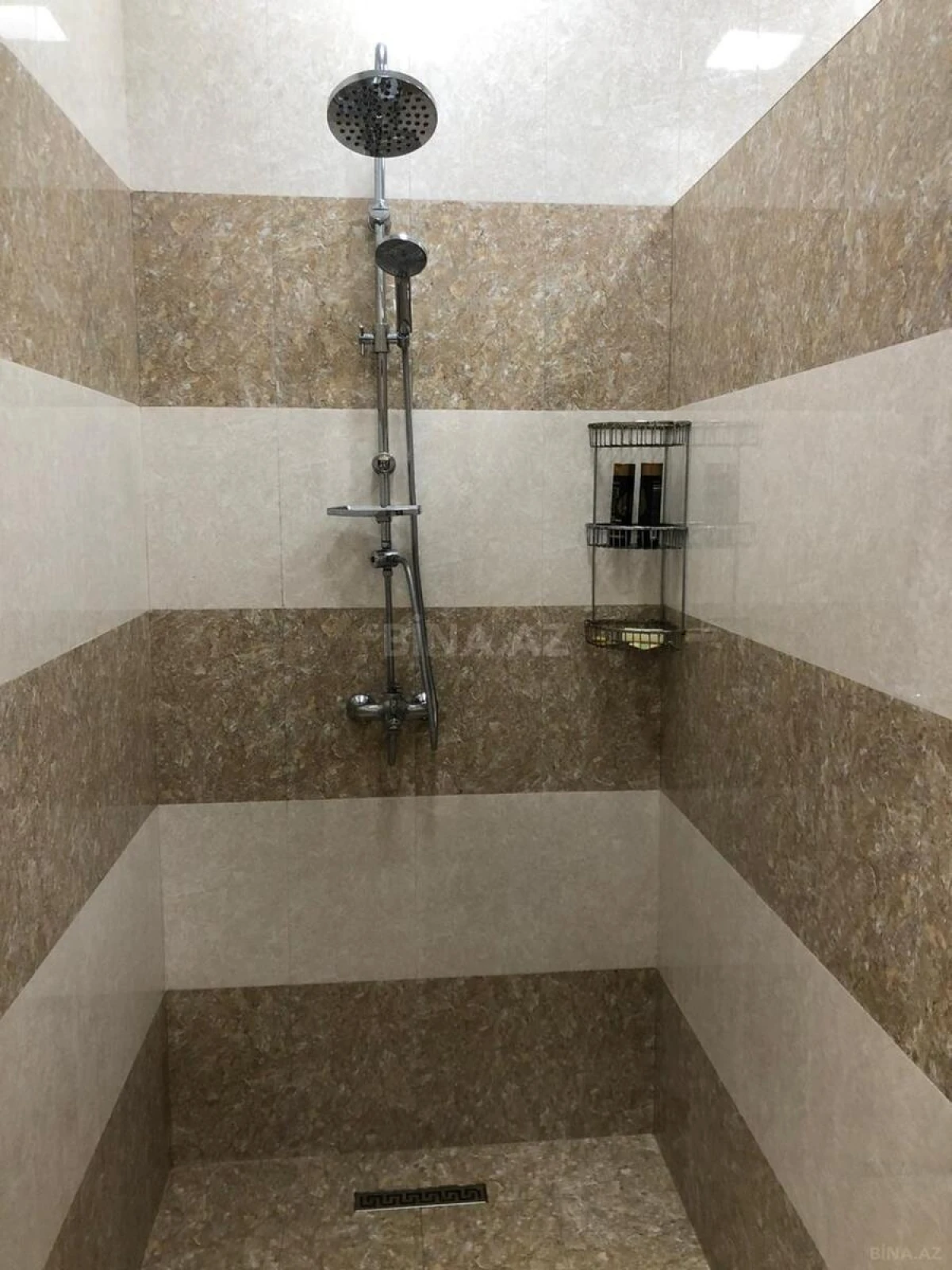 Kirayə verilir 8 otaqlı həyət evi 480 m²