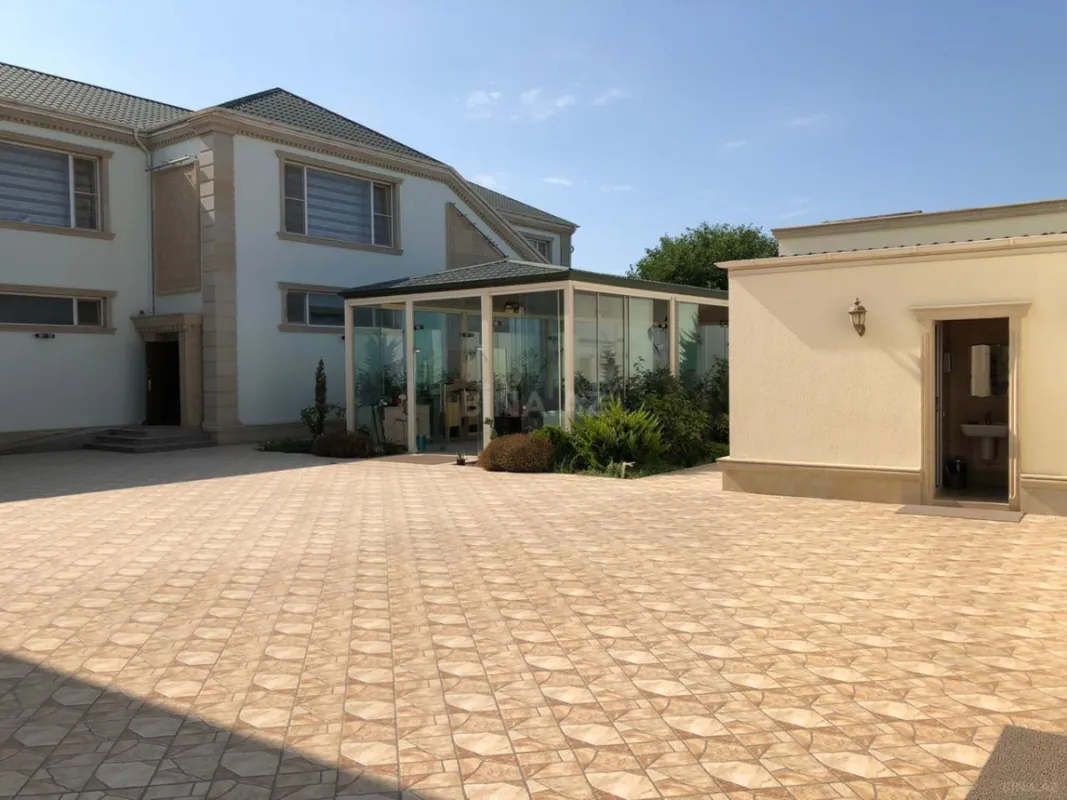 Kirayə verilir 8 otaqlı həyət evi 480 m²