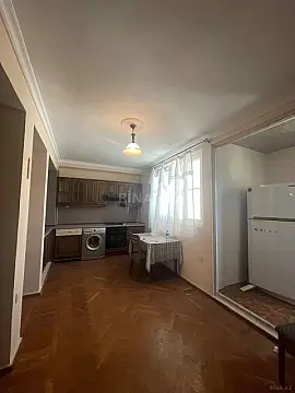 Satılır 2 otaqlı mənzil 83 m²