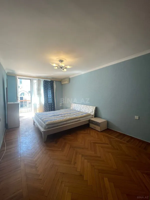Satılır 2 otaqlı mənzil 83 m²