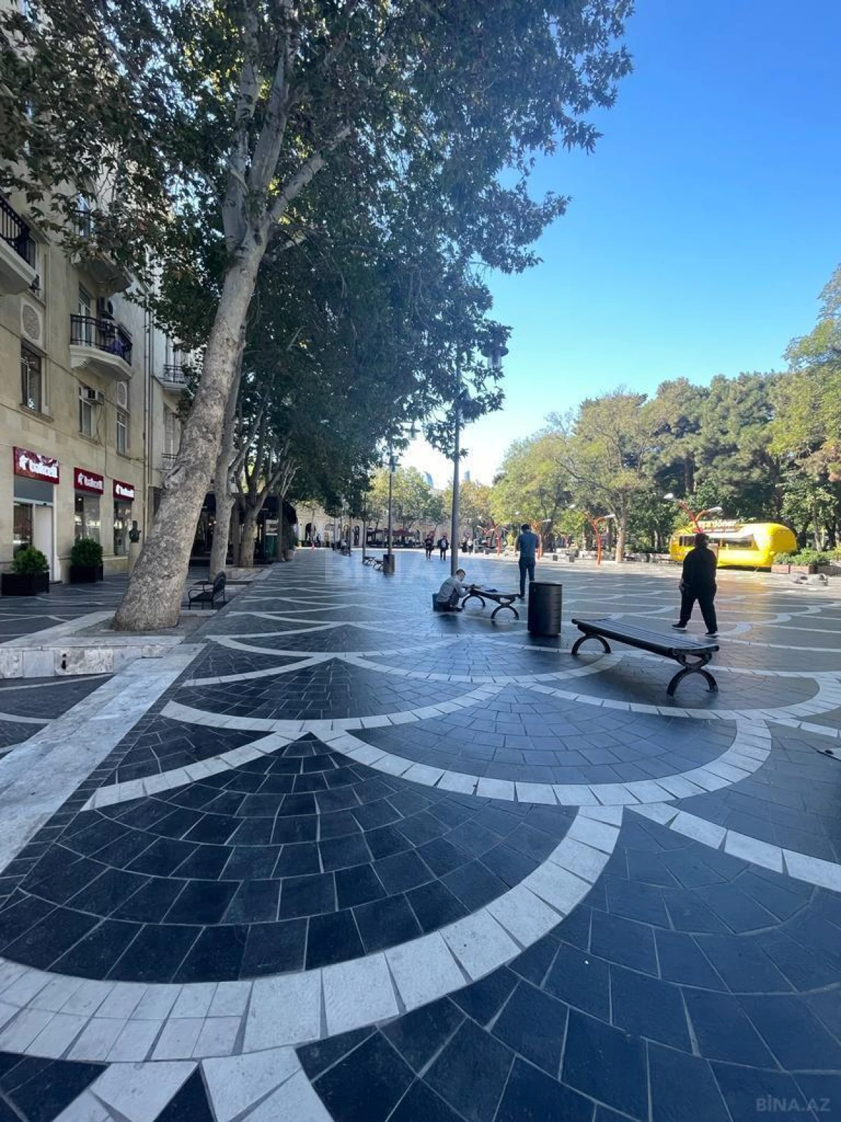 Satılır 2 otaqlı mənzil 83 m²