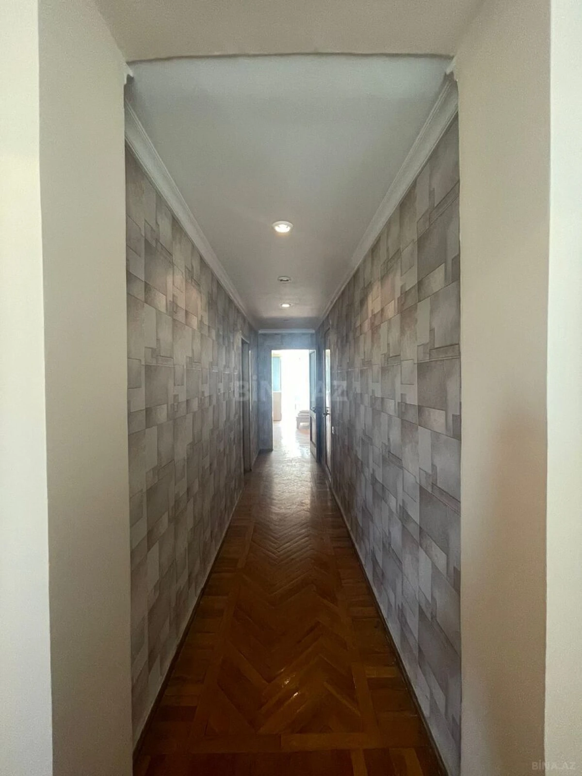 Satılır 2 otaqlı mənzil 83 m²