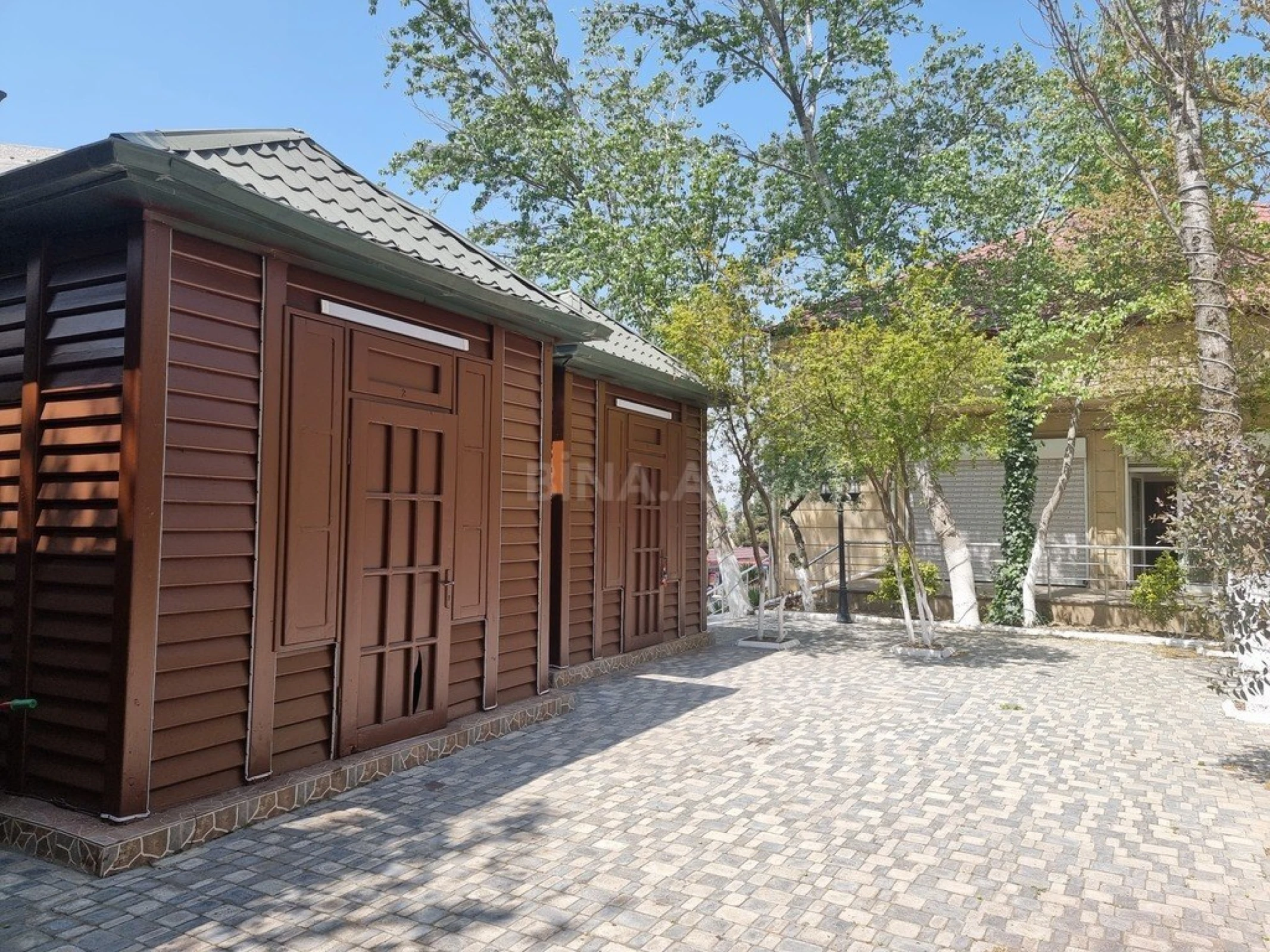Satılır obyekt 580 m²