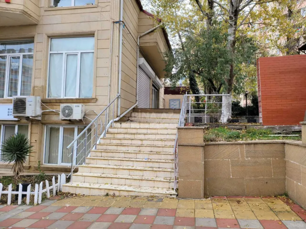 Satılır obyekt 580 m²