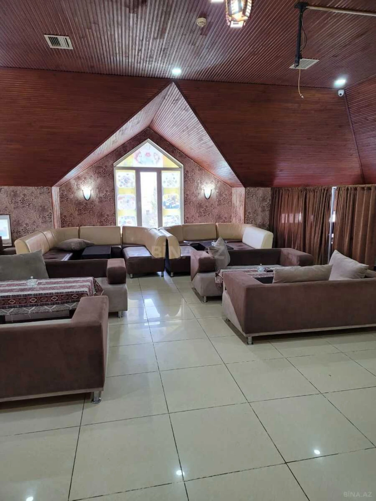 Satılır obyekt 580 m²