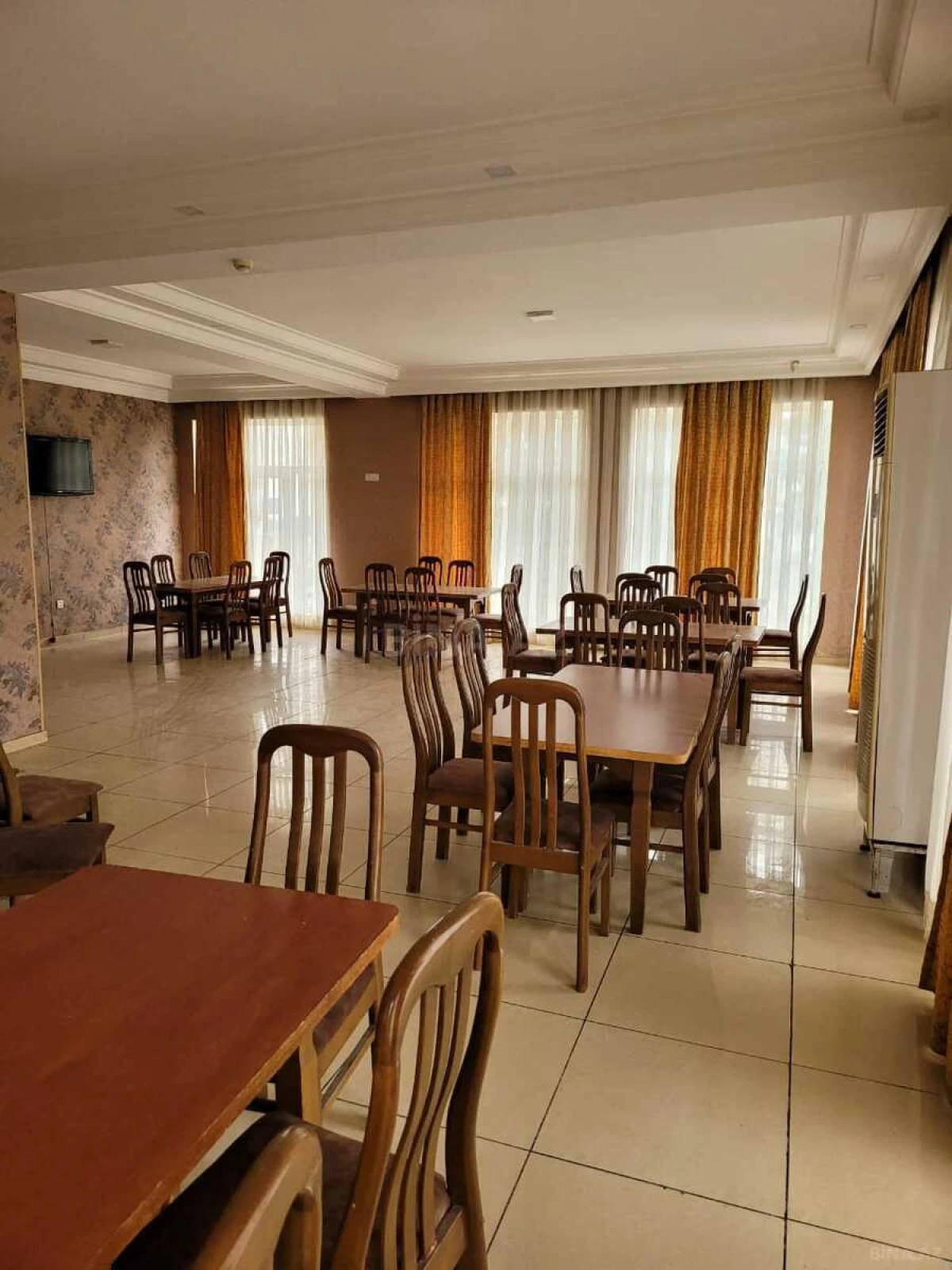 Satılır obyekt 580 m²