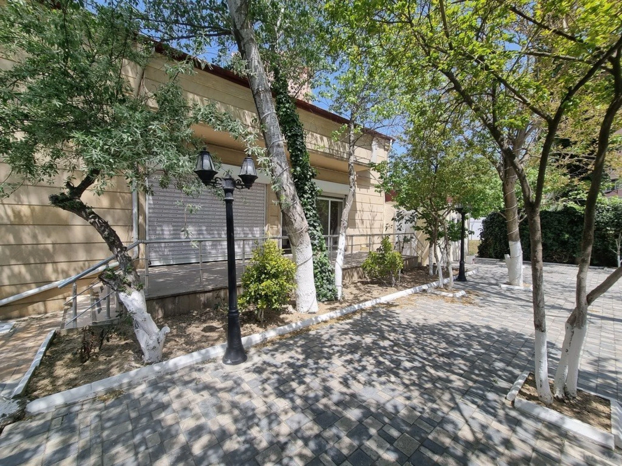 Satılır obyekt 580 m²