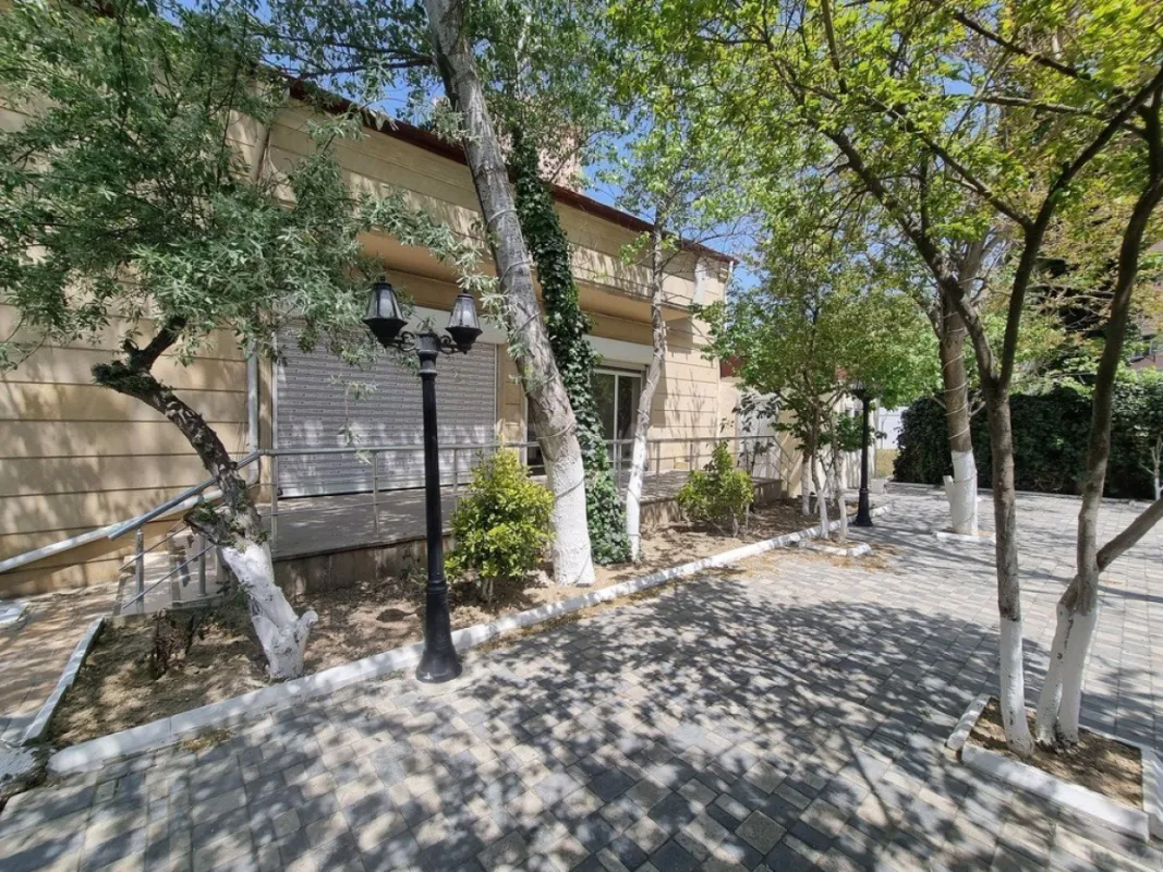 Satılır obyekt 580 m²