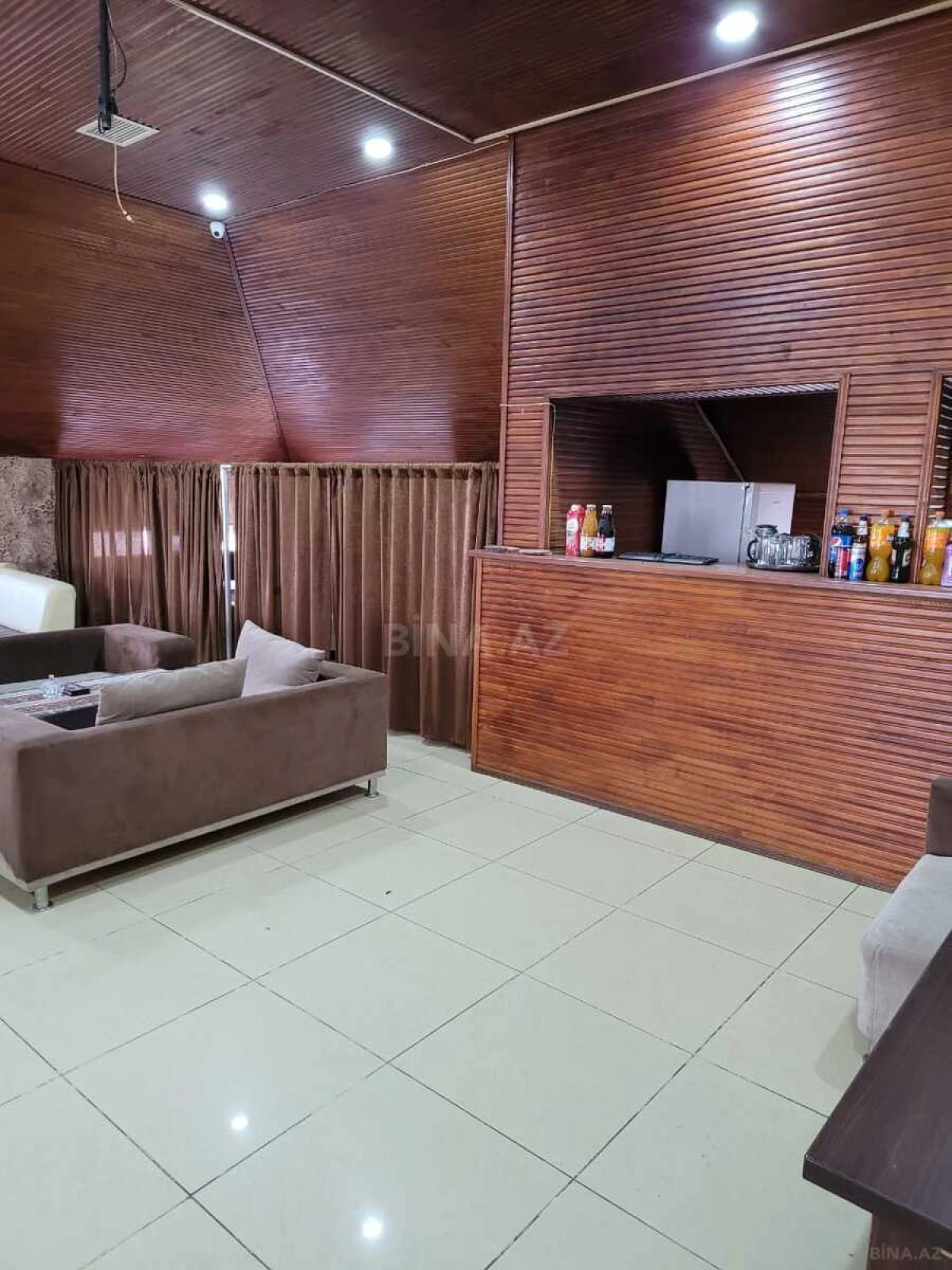 Satılır obyekt 580 m²