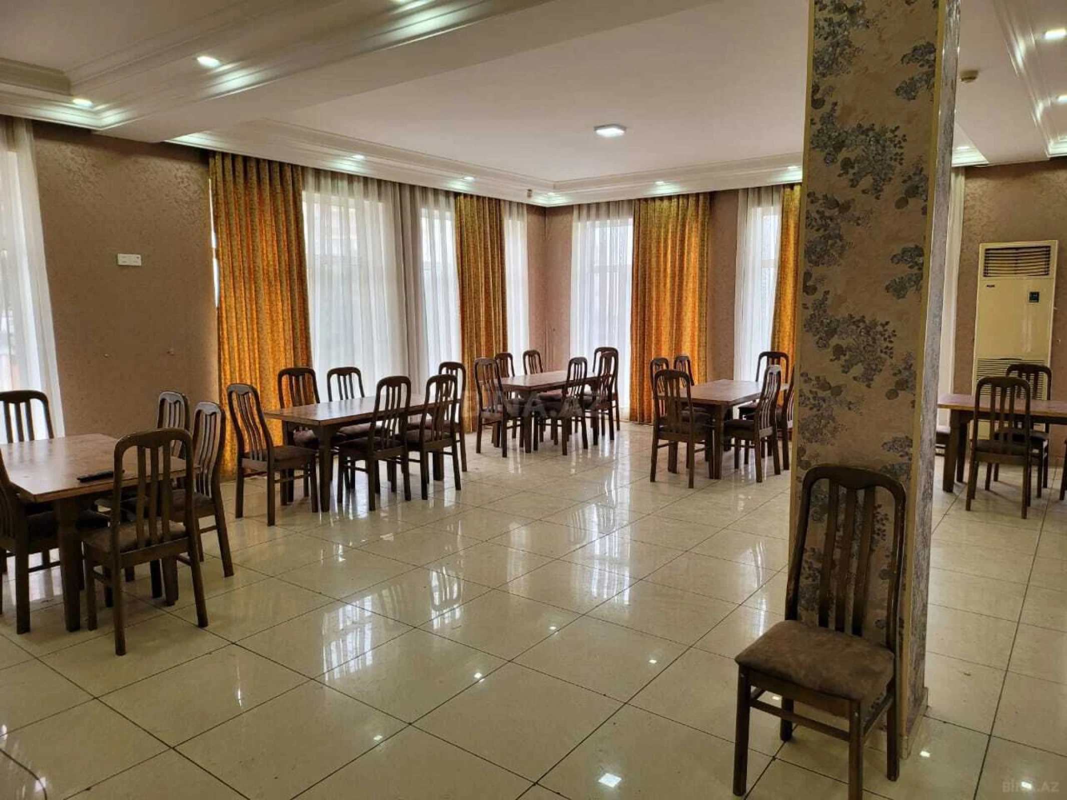 Satılır obyekt 580 m²