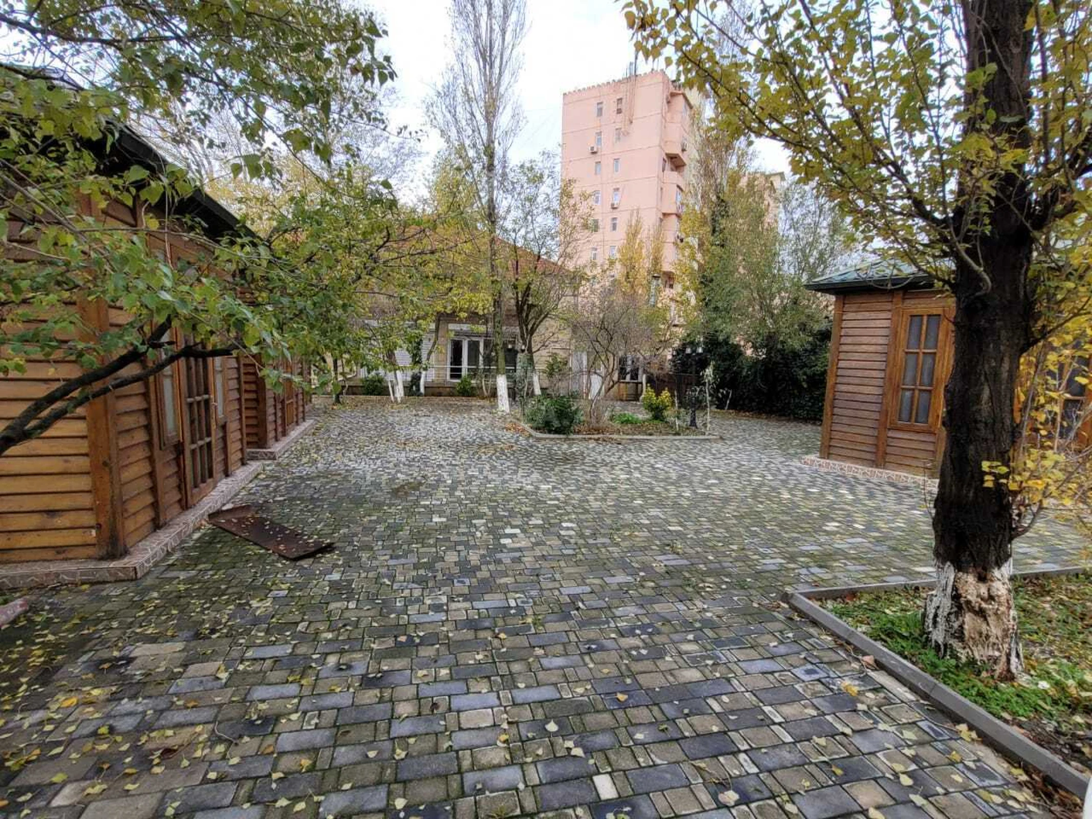 Satılır obyekt 580 m²