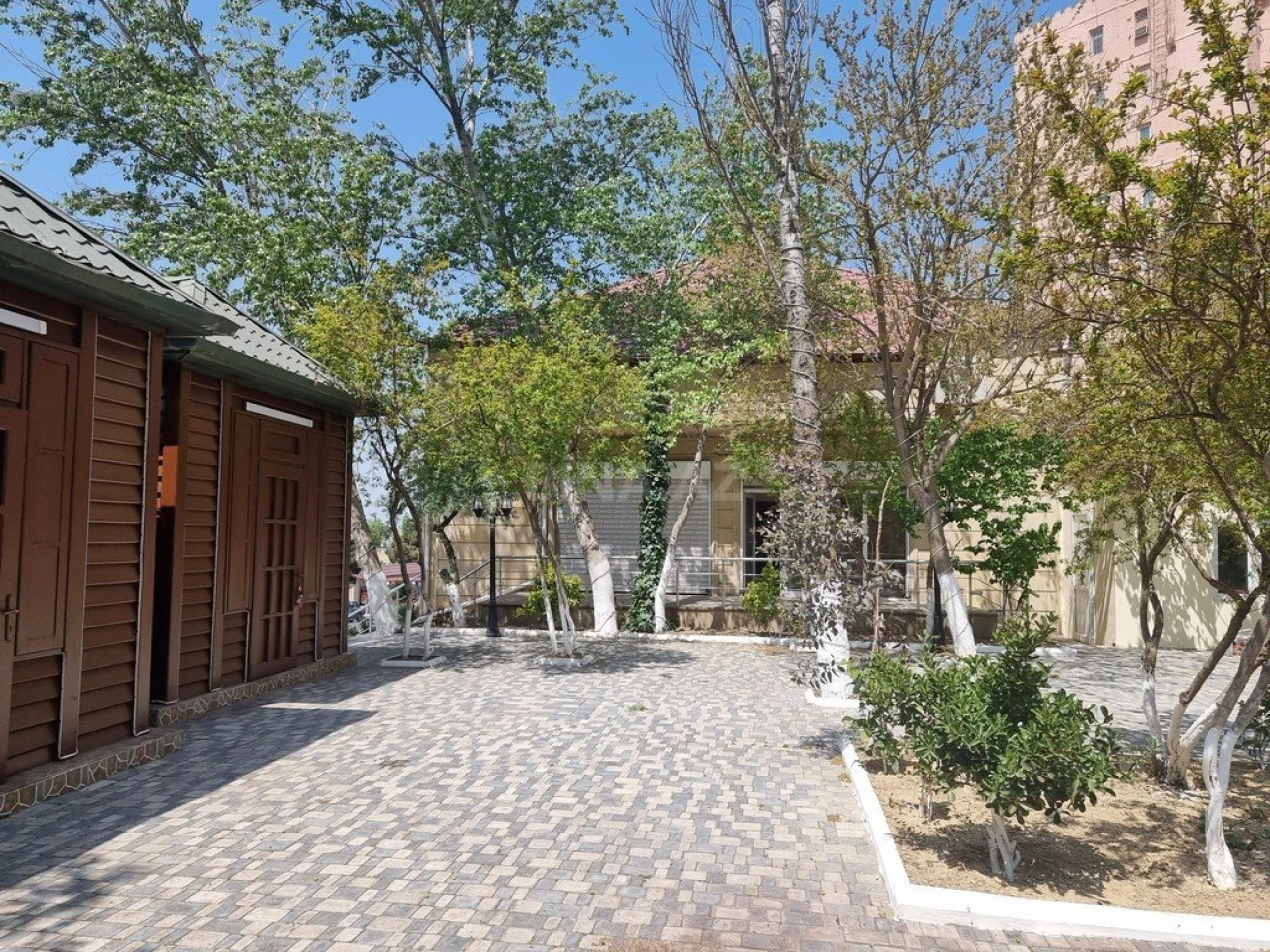 Satılır obyekt 580 m²