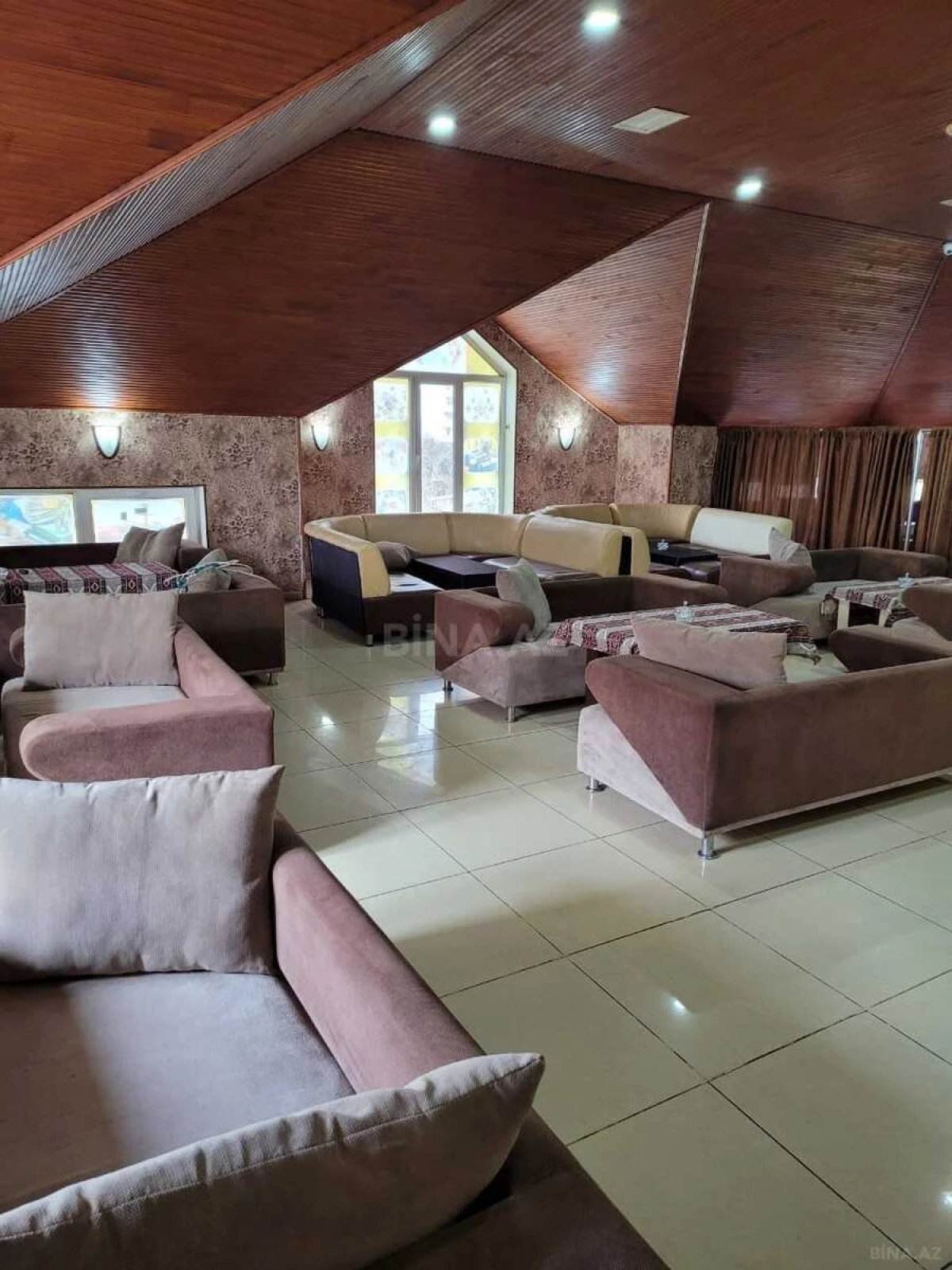 Satılır obyekt 580 m²