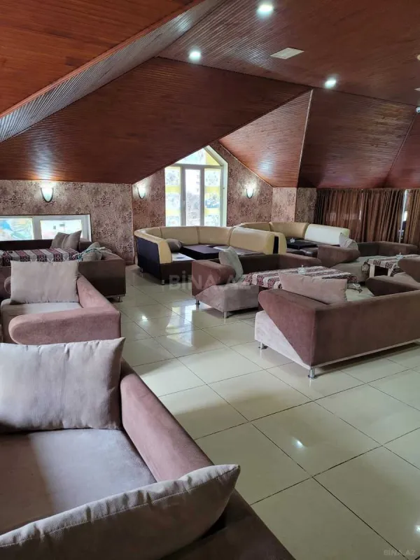 Satılır obyekt 580 m²