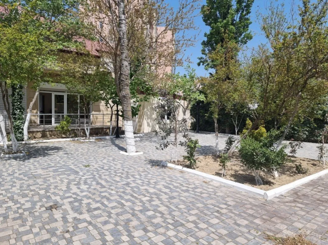 Satılır obyekt 580 m²