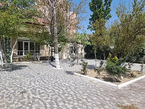 Satılır obyekt 580 m²