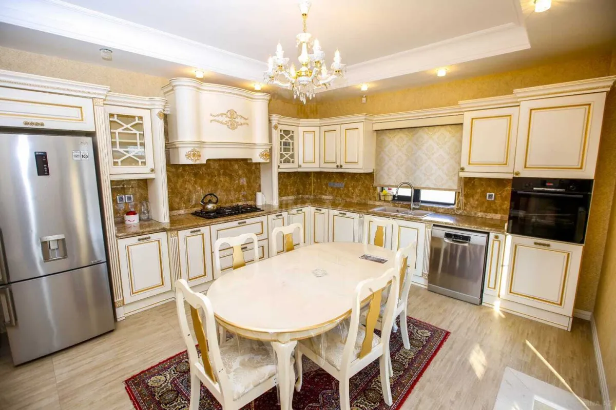 Kirayə verilir 5 otaqlı həyət evi 290 m²