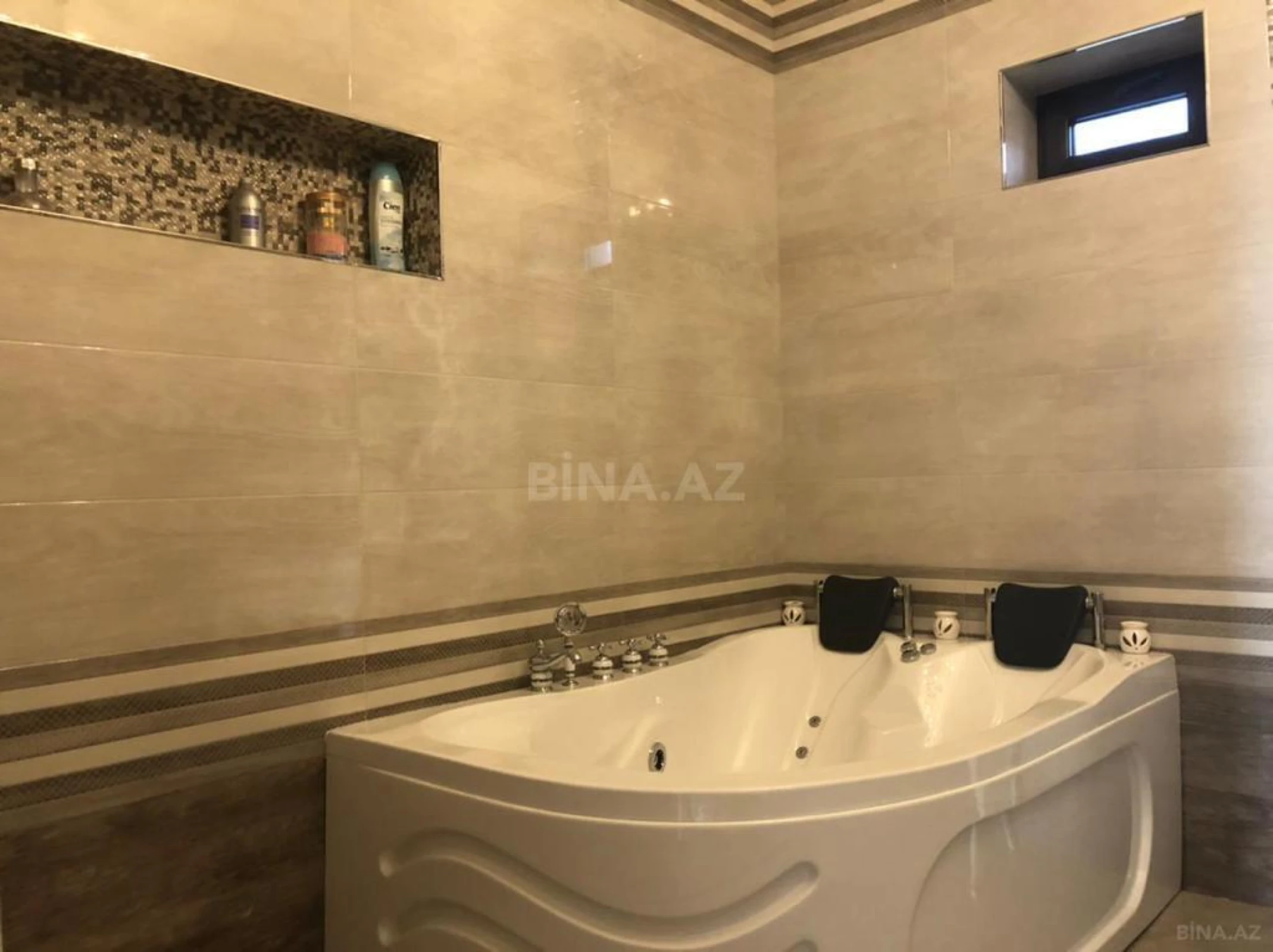 Kirayə verilir 5 otaqlı həyət evi 290 m²