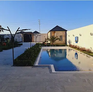 Kirayə verilir 5 otaqlı həyət evi 290 m²