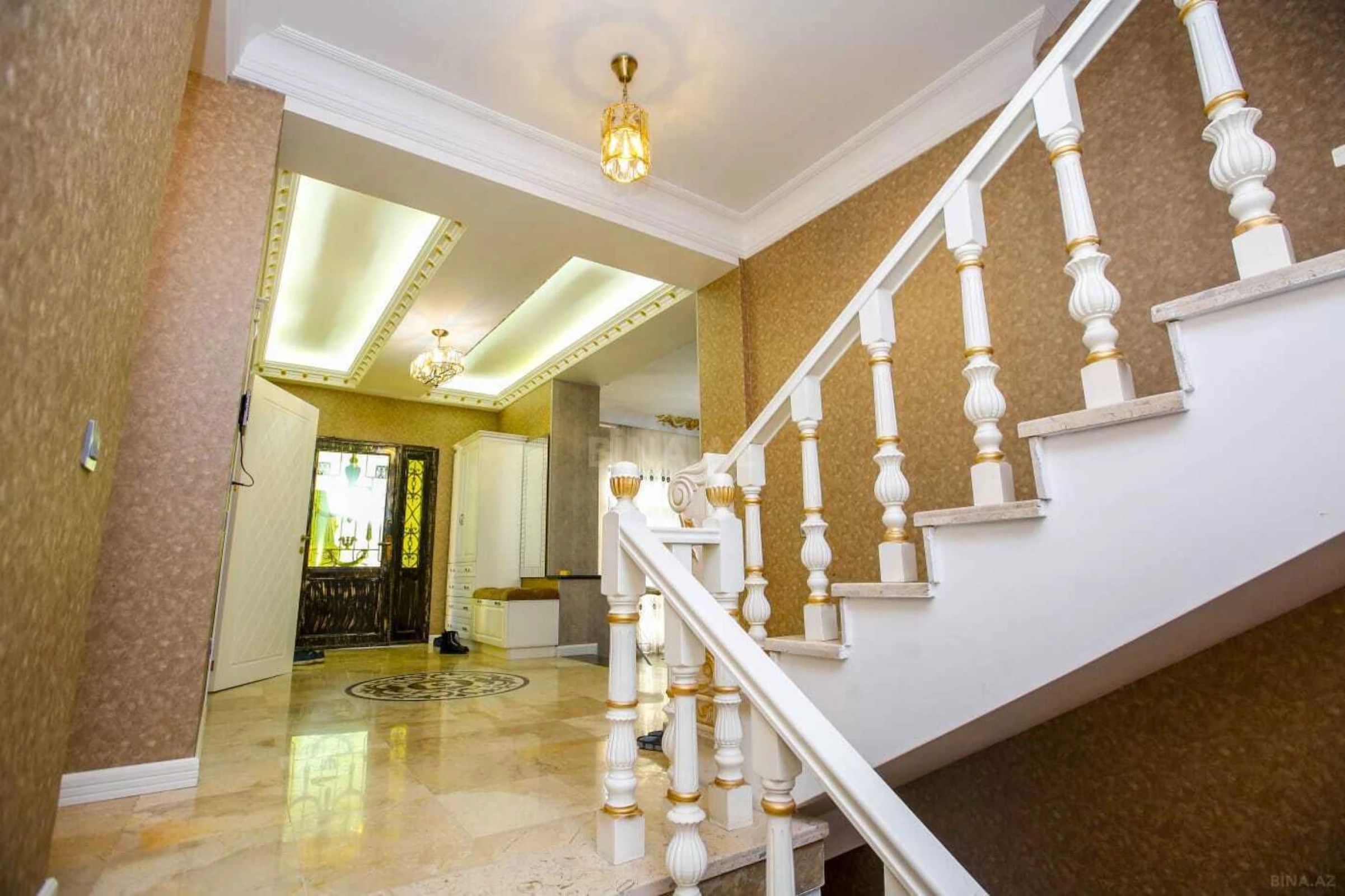 Kirayə verilir 5 otaqlı həyət evi 290 m²