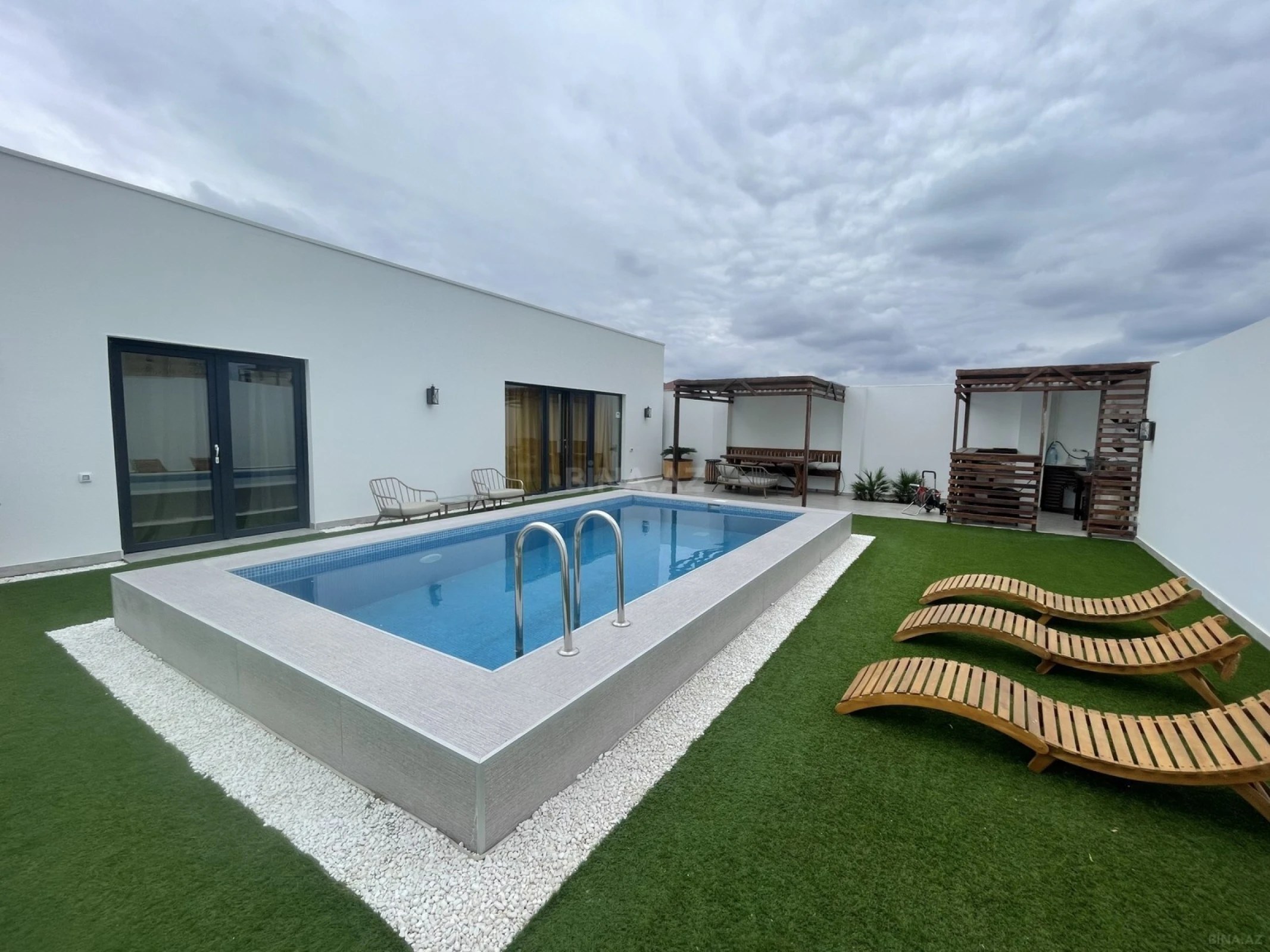 Kirayə verilir 4 otaqlı həyət evi 156 m²