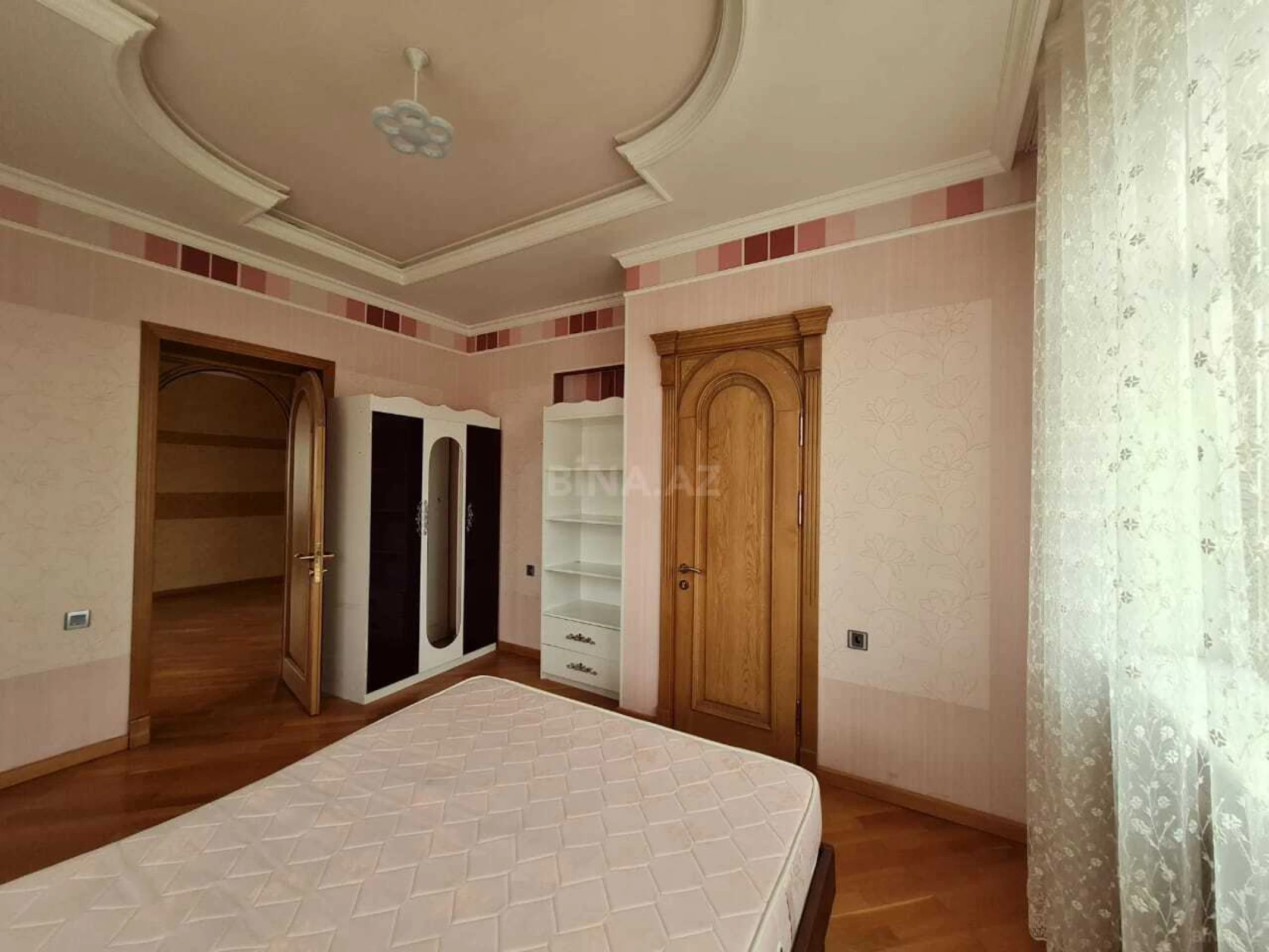 Kirayə verilir 6 otaqlı həyət evi 500 m²