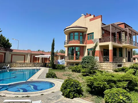 Kirayə verilir 6 otaqlı həyət evi 500 m²