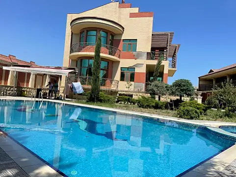 Kirayə verilir 6 otaqlı həyət evi 500 m²