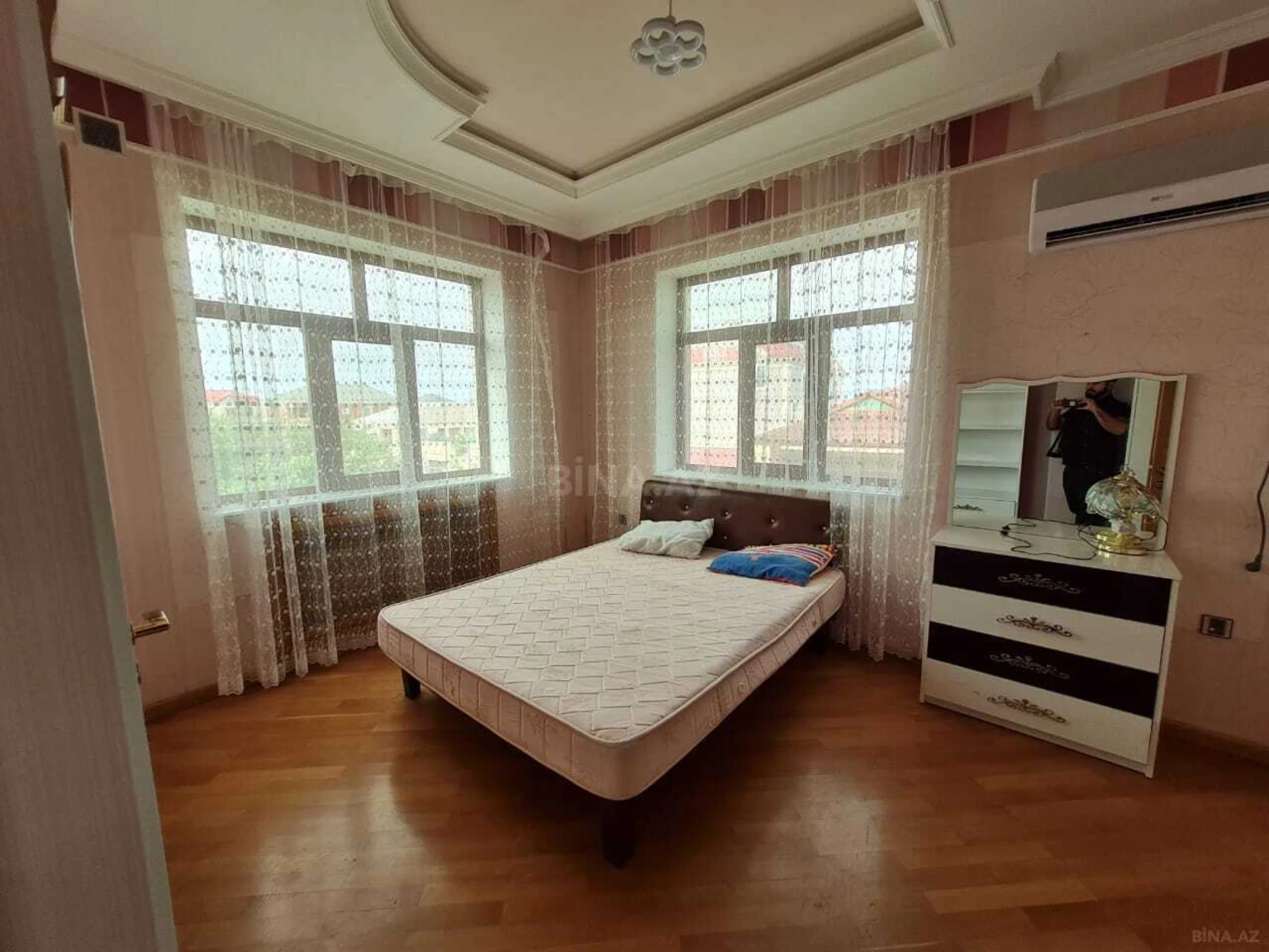 Kirayə verilir 6 otaqlı həyət evi 500 m²