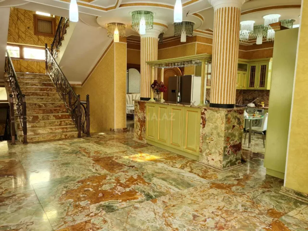 Kirayə verilir 6 otaqlı həyət evi 500 m²