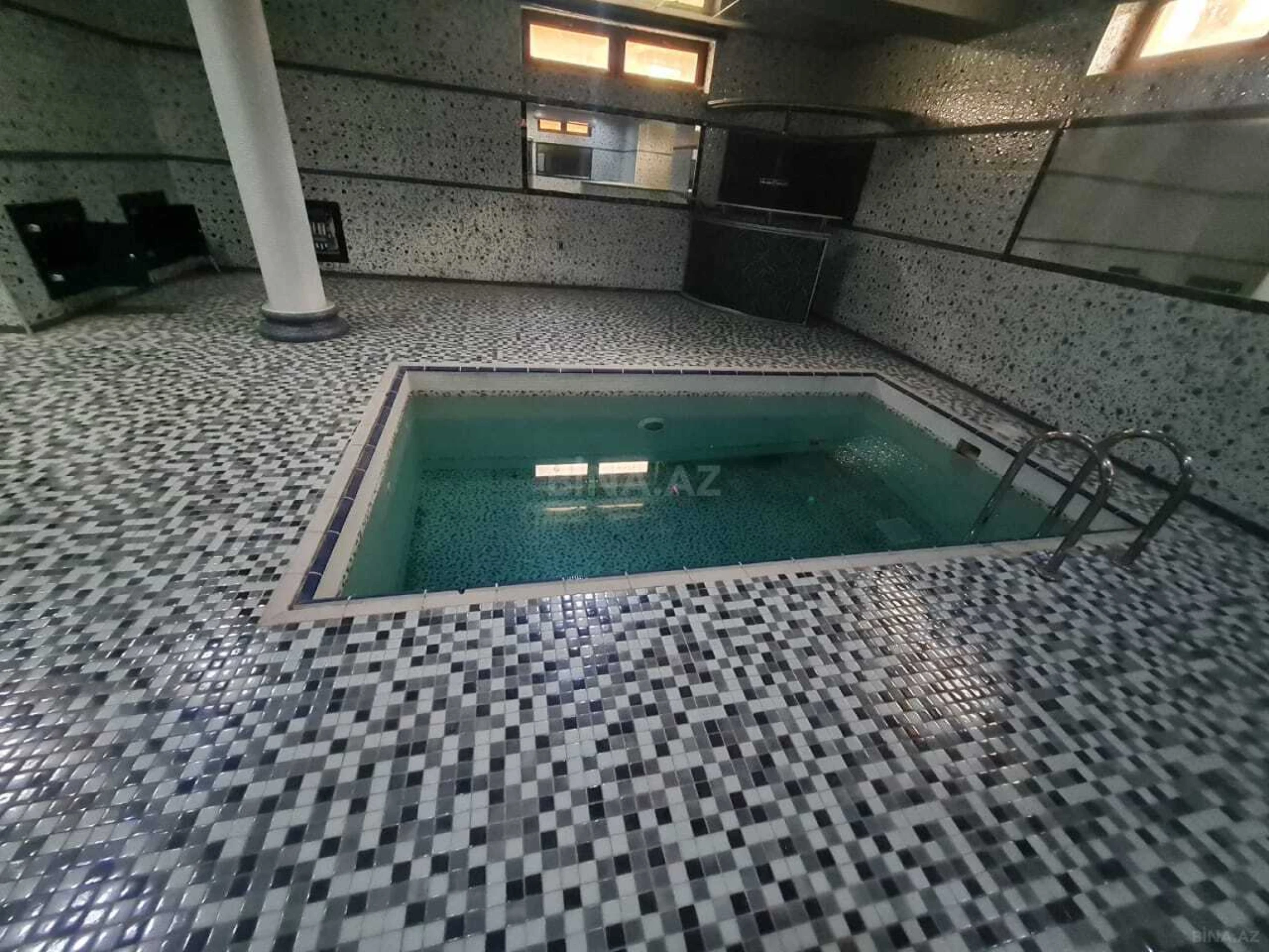 Kirayə verilir 6 otaqlı həyət evi 500 m²