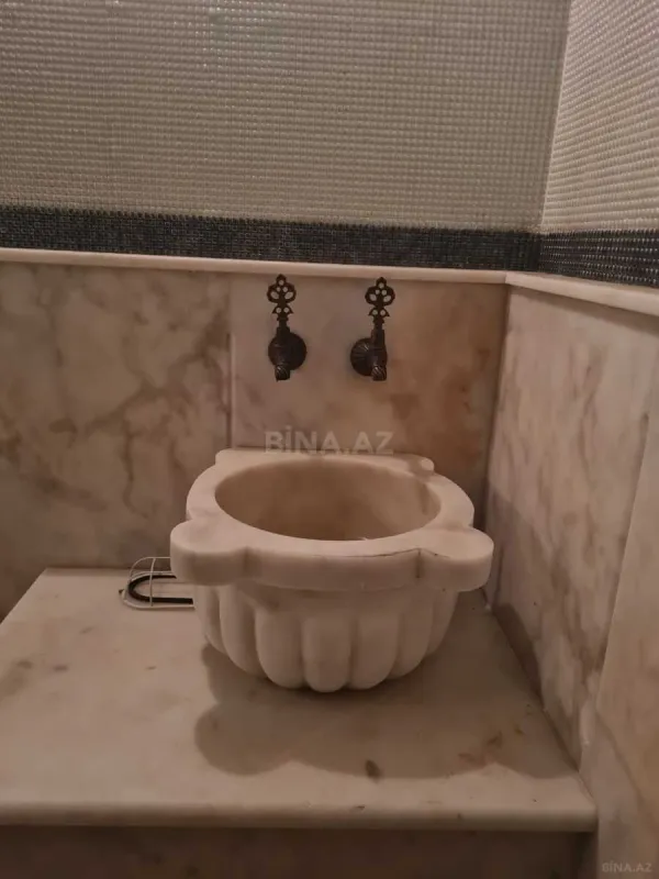 Kirayə verilir 6 otaqlı həyət evi 500 m²