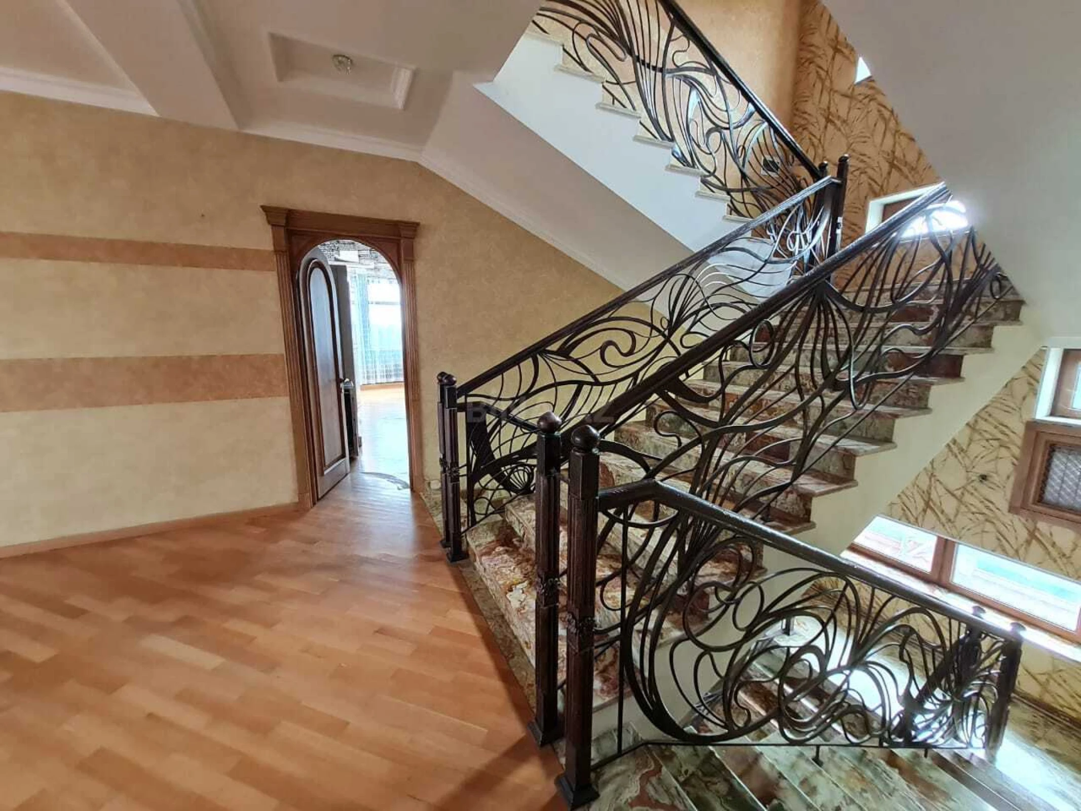 Kirayə verilir 6 otaqlı həyət evi 500 m²