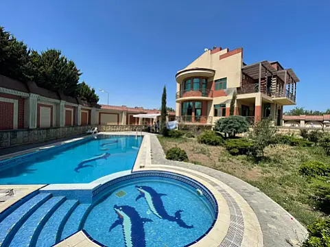 Kirayə verilir 6 otaqlı həyət evi 500 m²