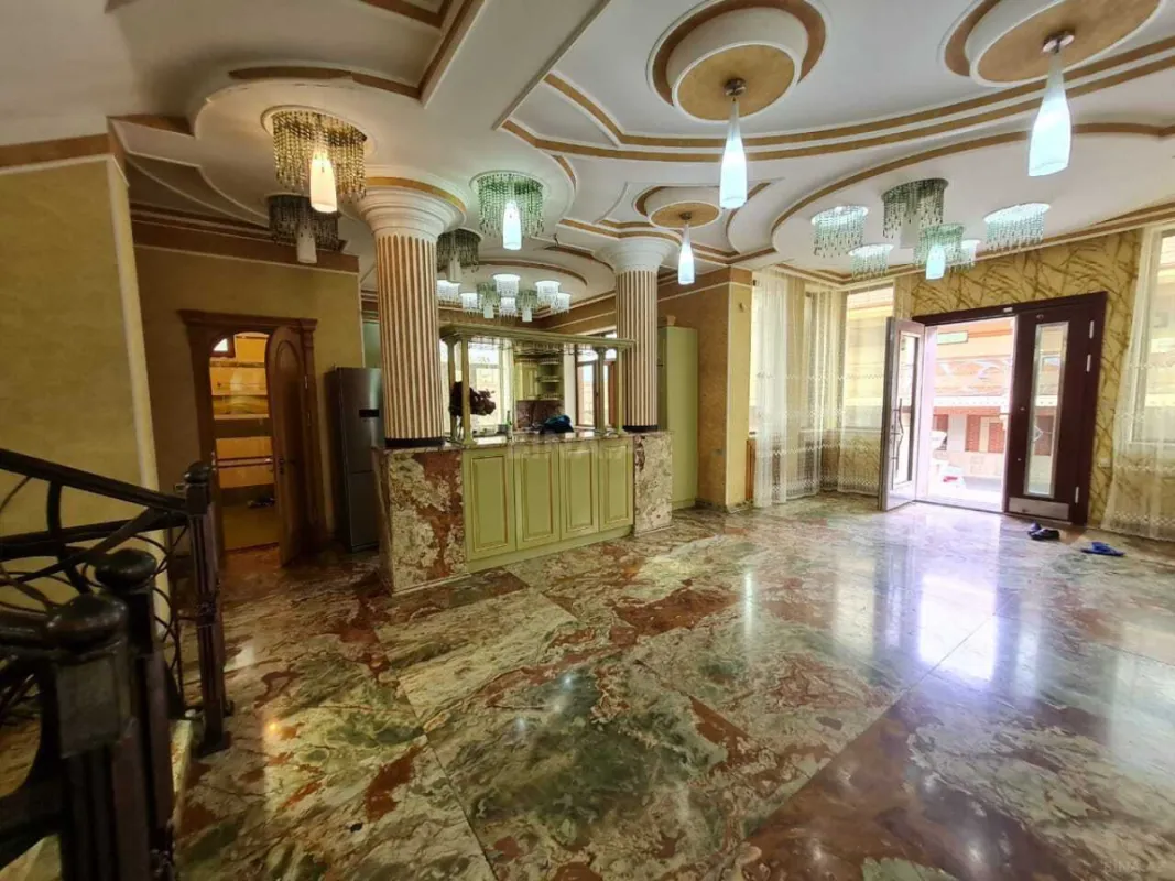 Kirayə verilir 6 otaqlı həyət evi 500 m²