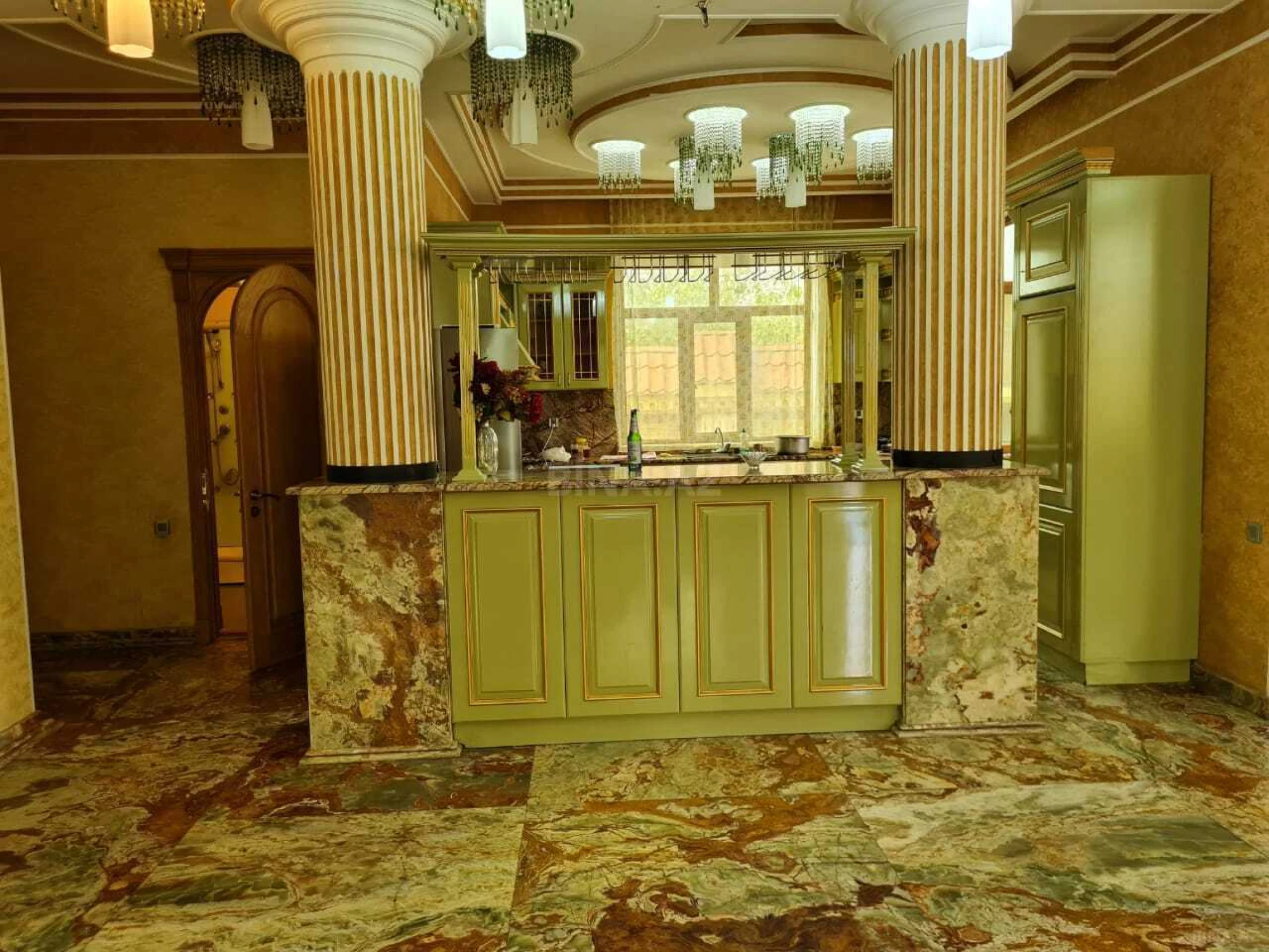 Kirayə verilir 6 otaqlı həyət evi 500 m²