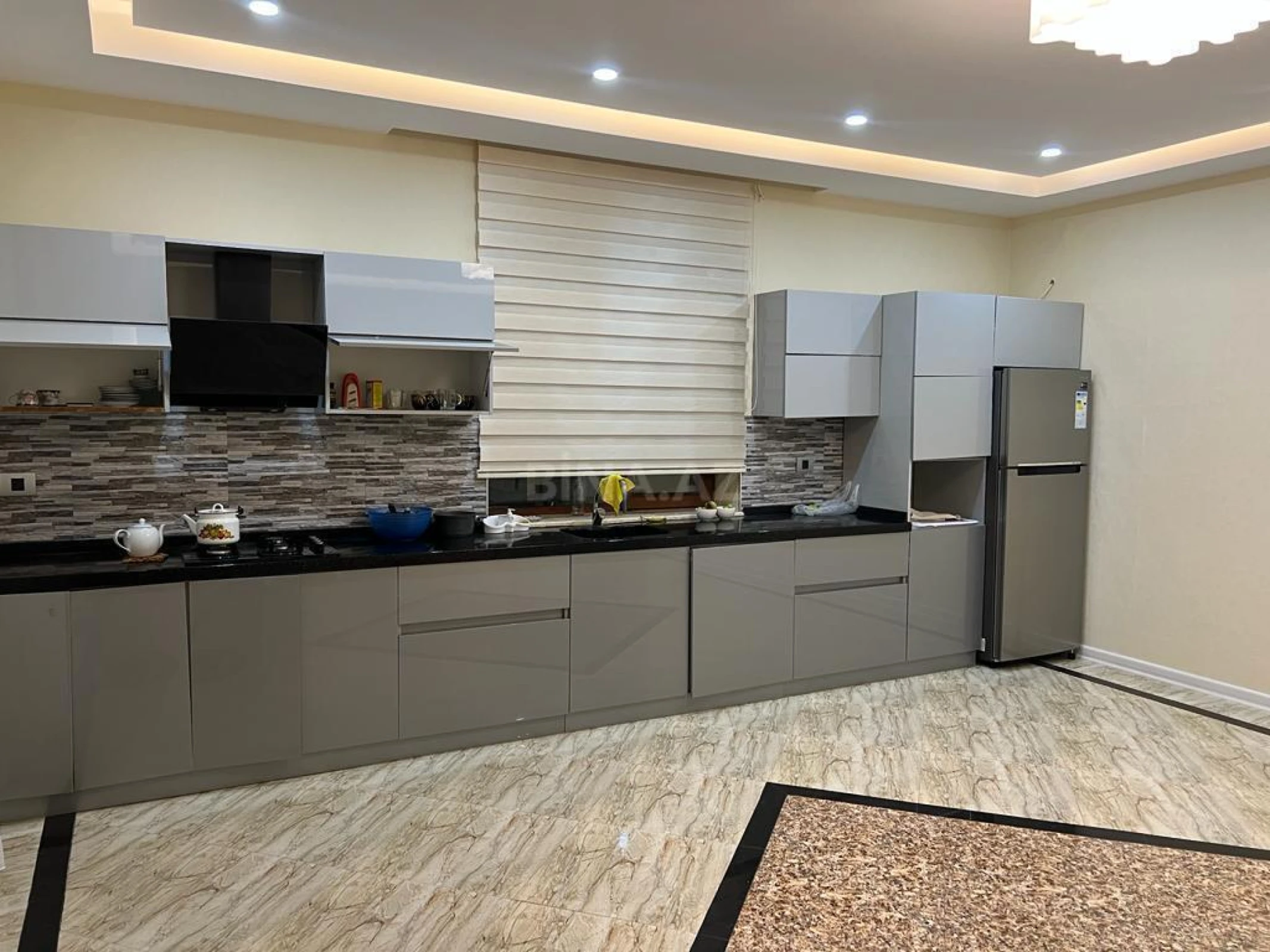 Kirayə verilir 7 otaqlı həyət evi 500 m²