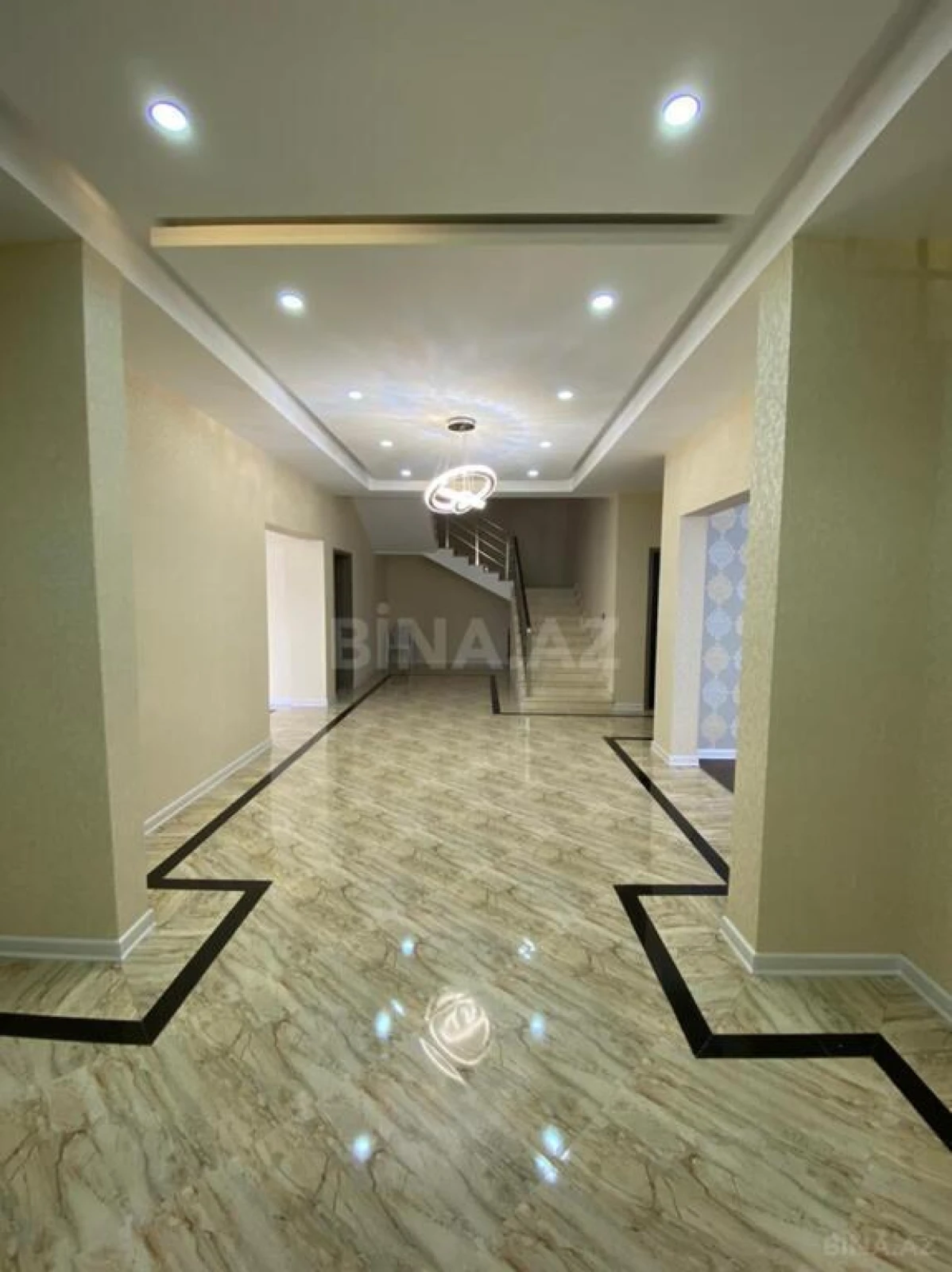Kirayə verilir 7 otaqlı həyət evi 500 m²