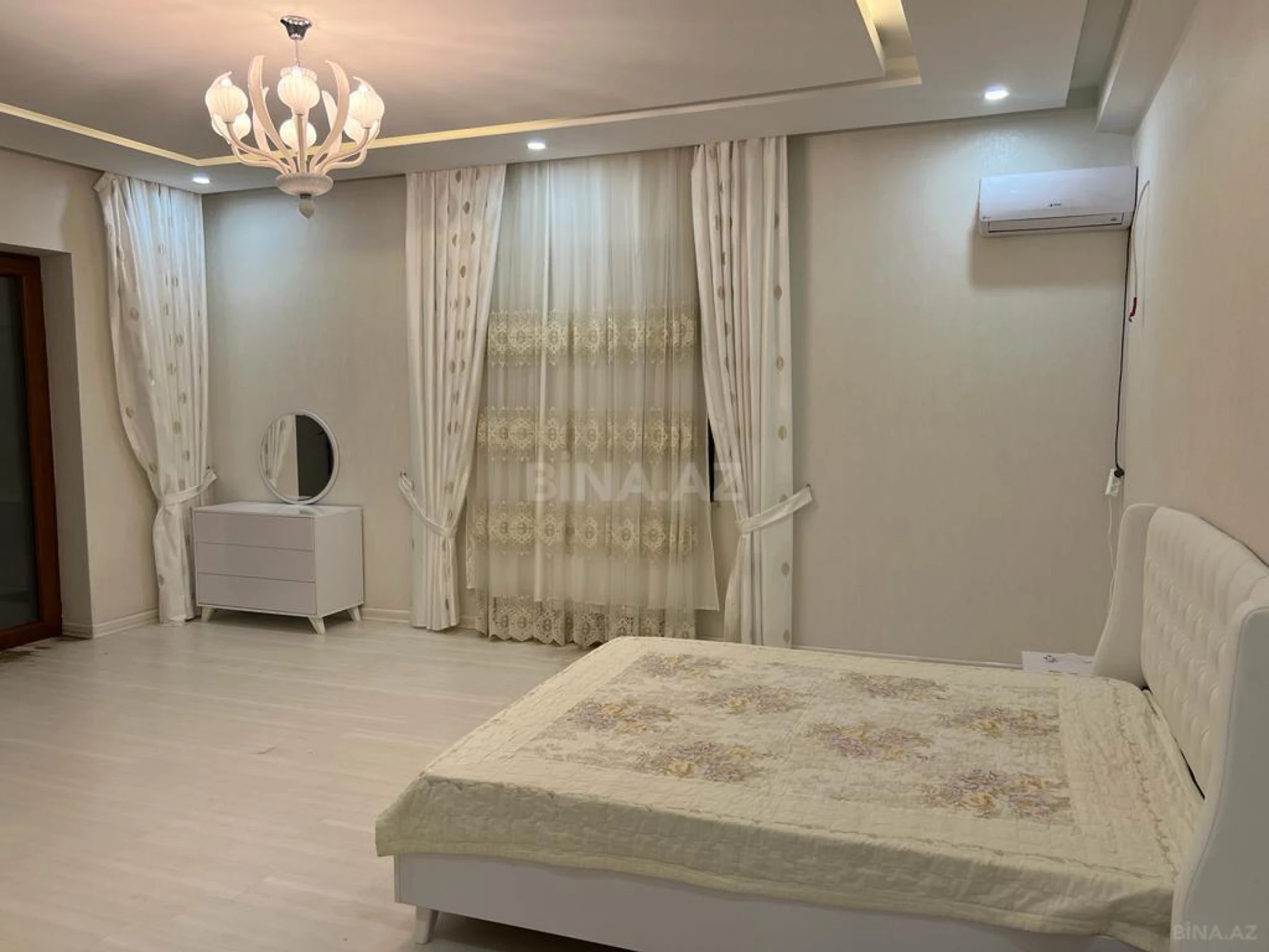 Kirayə verilir 7 otaqlı həyət evi 500 m²